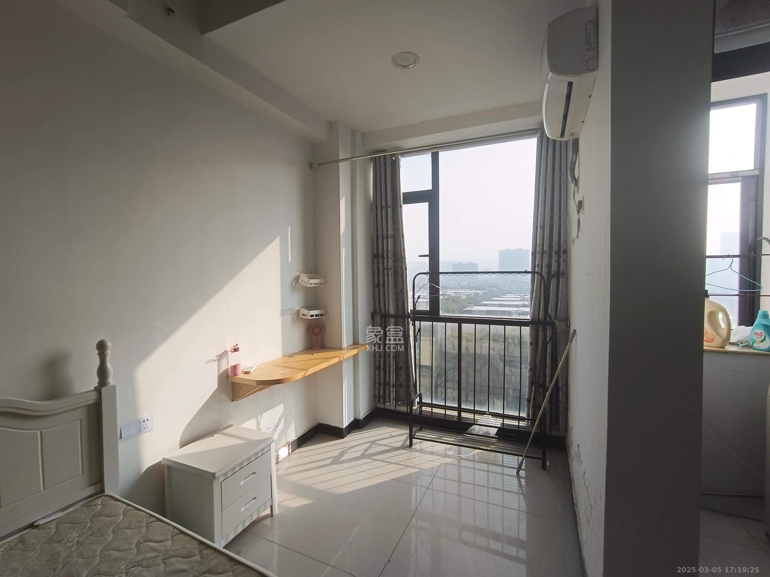 长房时代城  1室1厅1卫    1500.0元/月