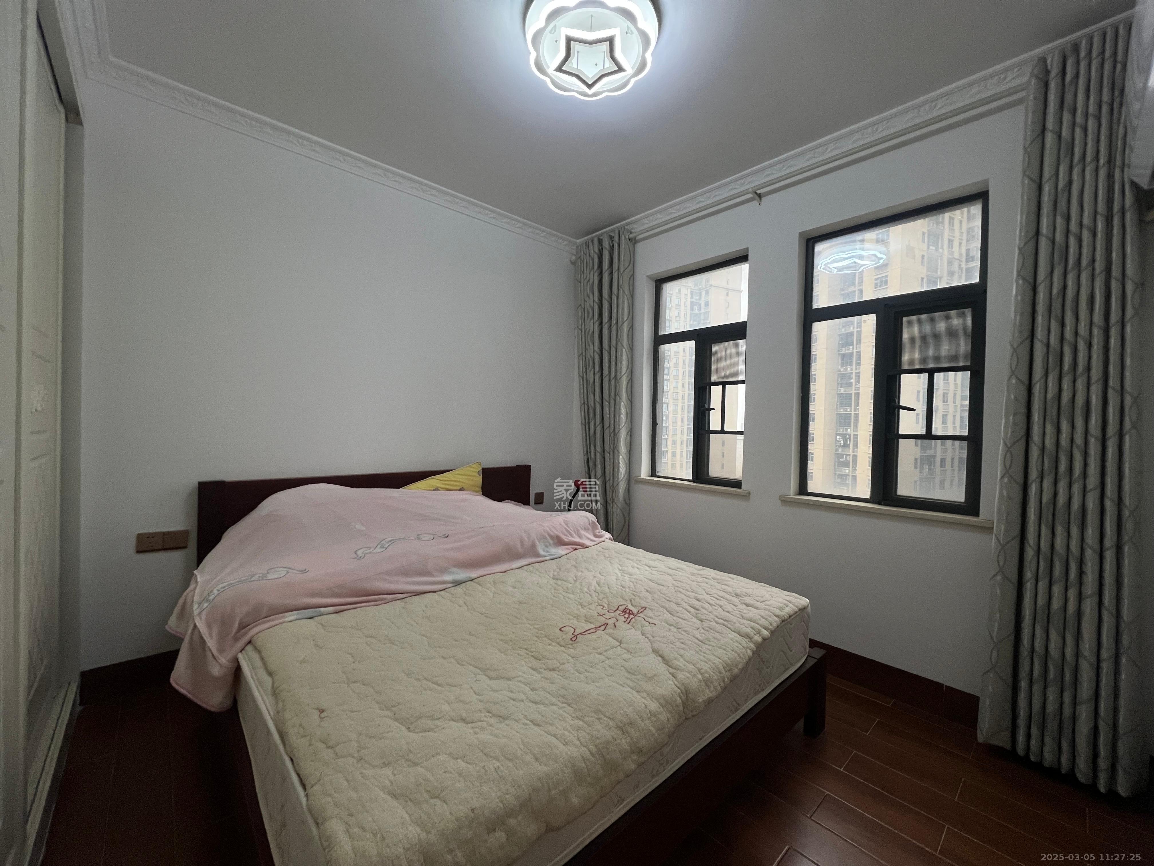 悦湖山 3室2厅2卫 2800.0元/月 悦湖山 3室2厅2卫 2800.0元/月室内图