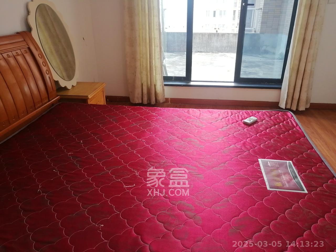 三一街区  3室2厅1卫   2000.00元/月室内图