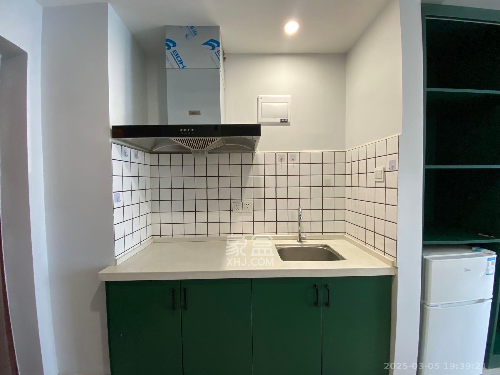 欧莱雅郡 1室1厅1卫 1400.0元/月 欧莱雅郡 1室1厅1卫 1400.0元/月室内图