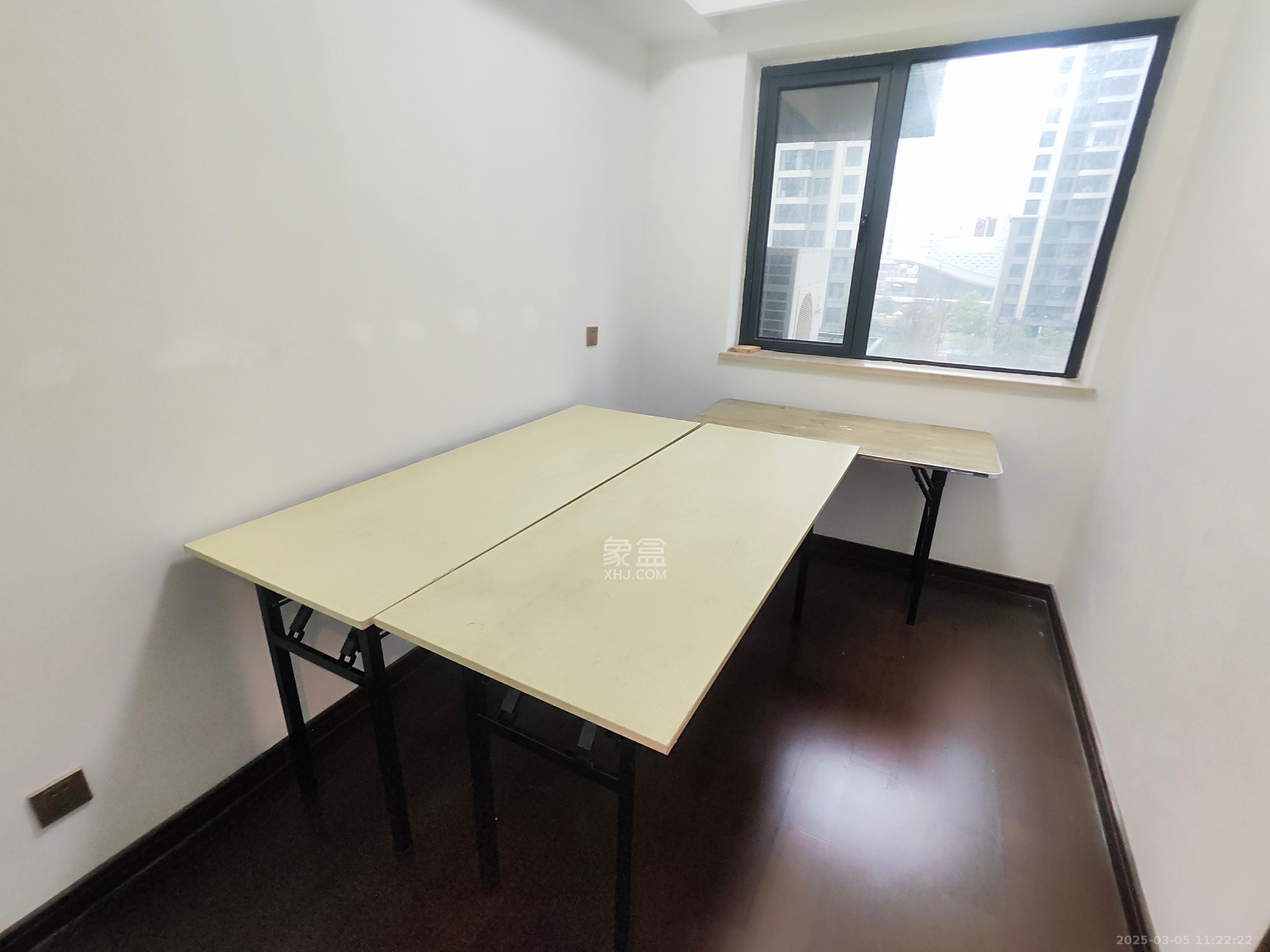 绿地长沙城际空间站(绿地新里佳苑)  5室2厅2卫    4400.0元/月 绿地长沙城际空间站(绿地新里佳苑)  5室2厅2卫    4400.0元/月室内图