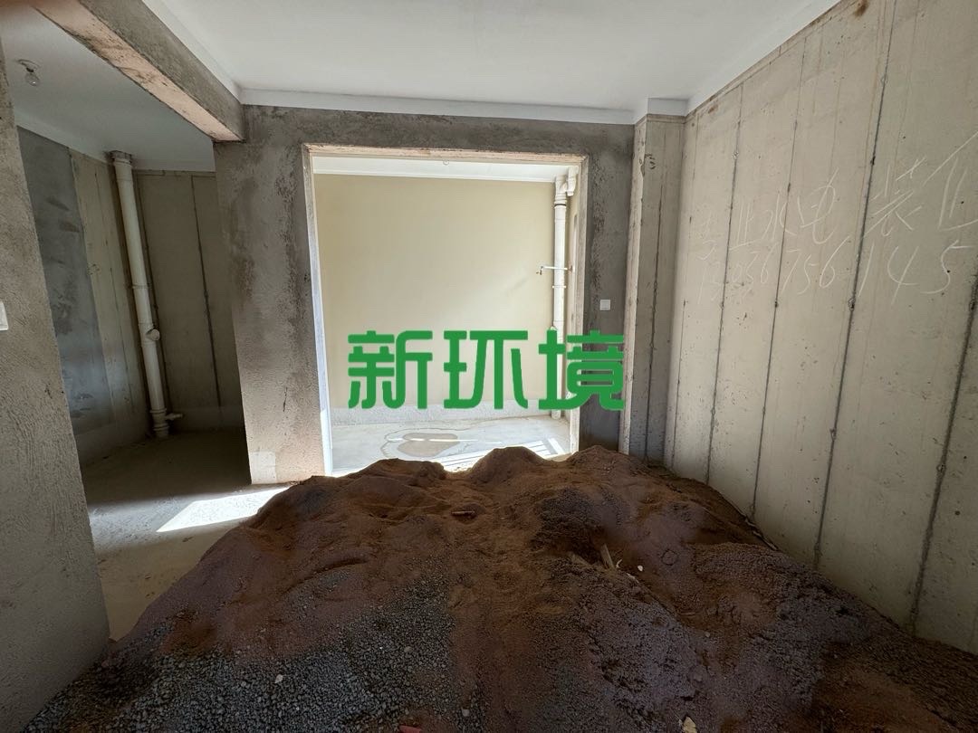 荣盛花语书院  3室2厅2卫   78.00万客厅