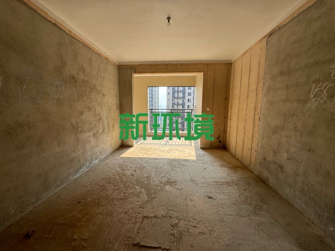 荣盛花语书苑 4室2厅2卫 85.0万 荣盛花语书苑 4室2厅2卫 85.0万客厅