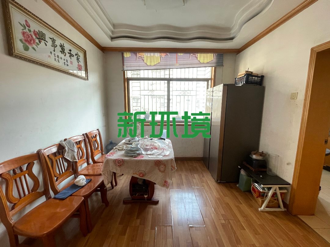 南苑小区  3室2厅2卫   50.80万客厅