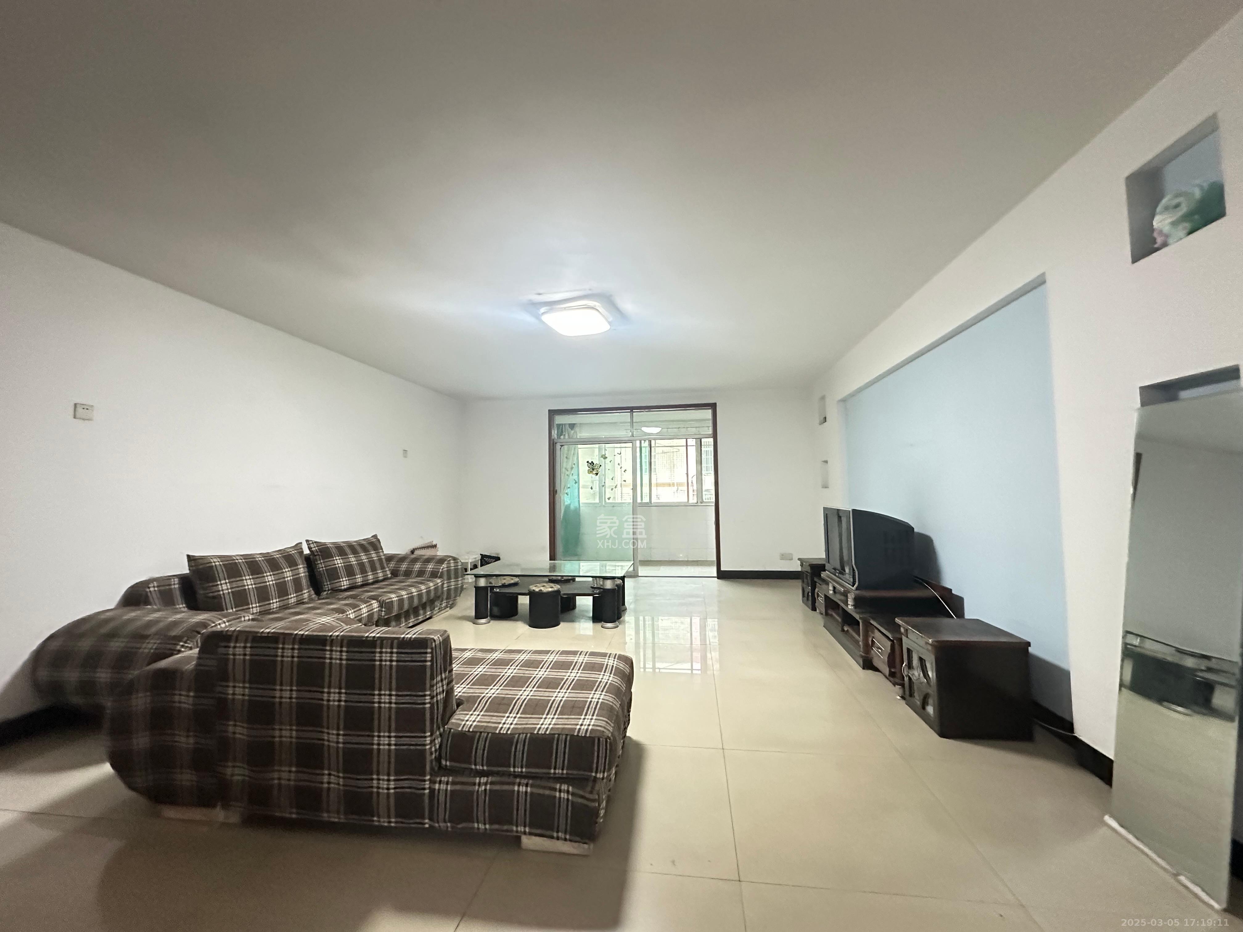 银晟花园 3室2厅2卫 2300.0元/月 银晟花园 3室2厅2卫 2300.0元/月室内图