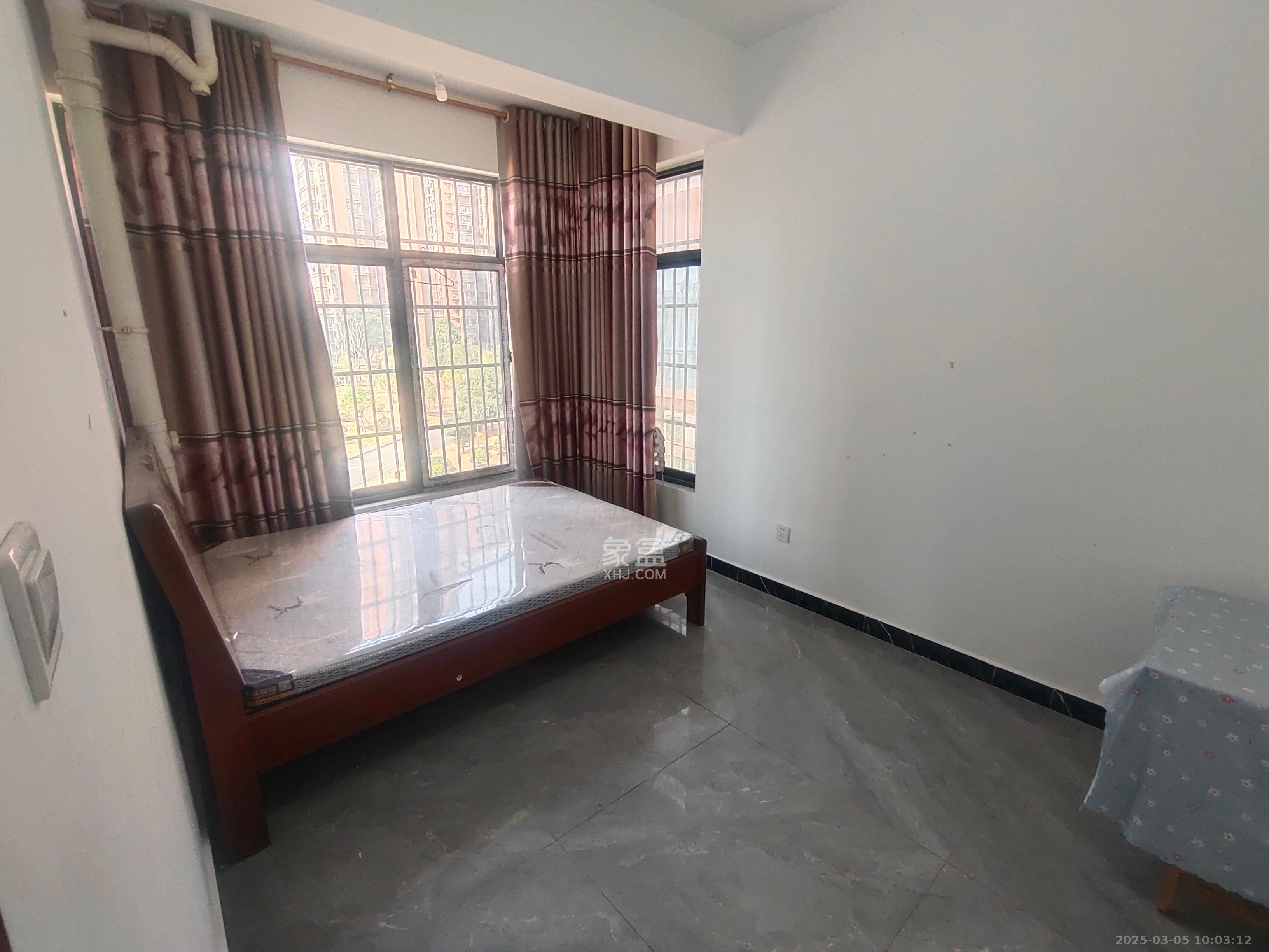 紫华郡 2室2厅2卫 2100.0元/月 紫华郡 2室2厅2卫 2100.0元/月室内图