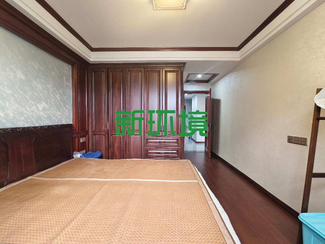 玉恒龙岸小区  1室0厅0卫   77.00万客厅