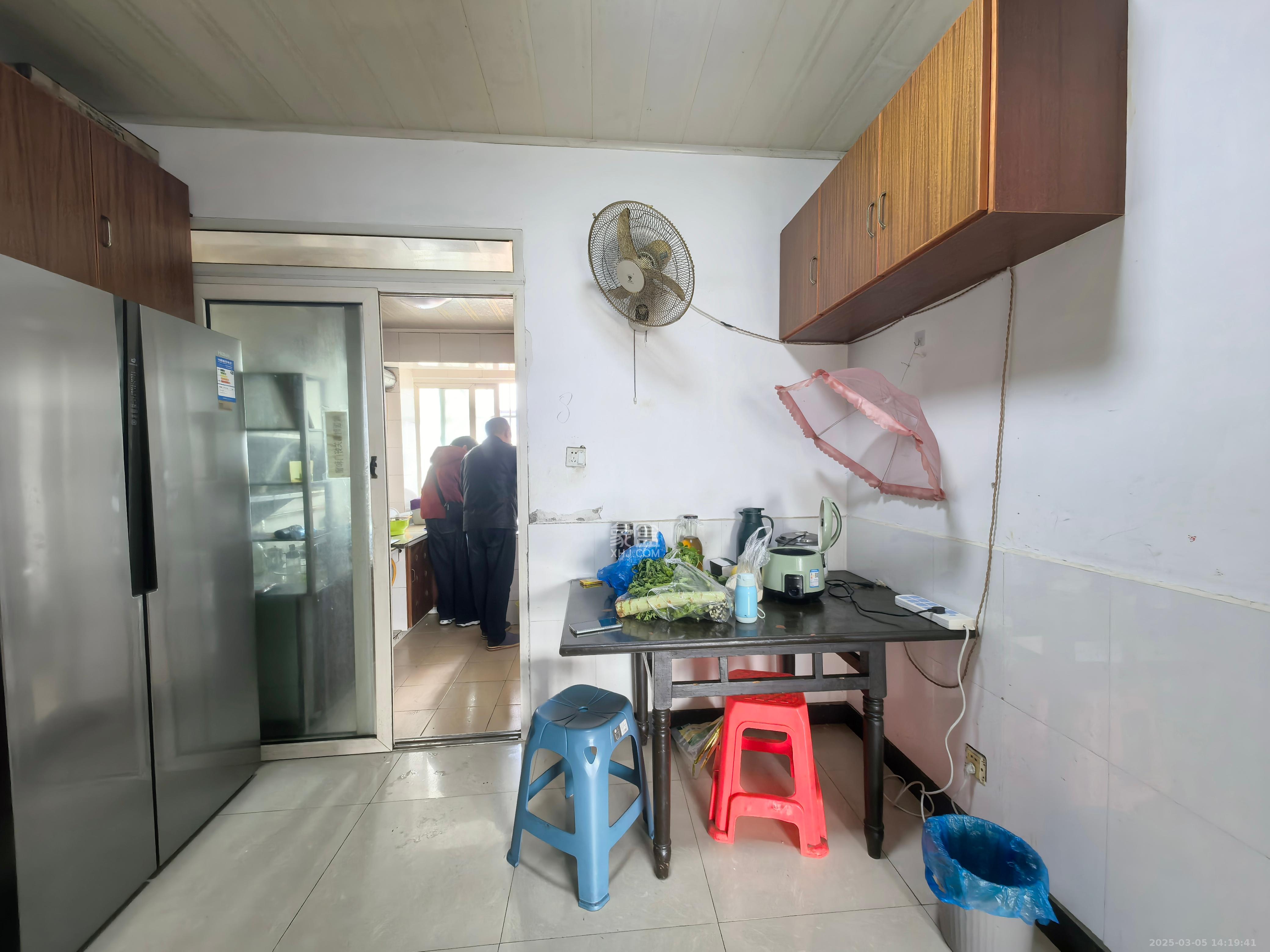 长建建材市场  3室2厅2卫   1600.00元/月室内图