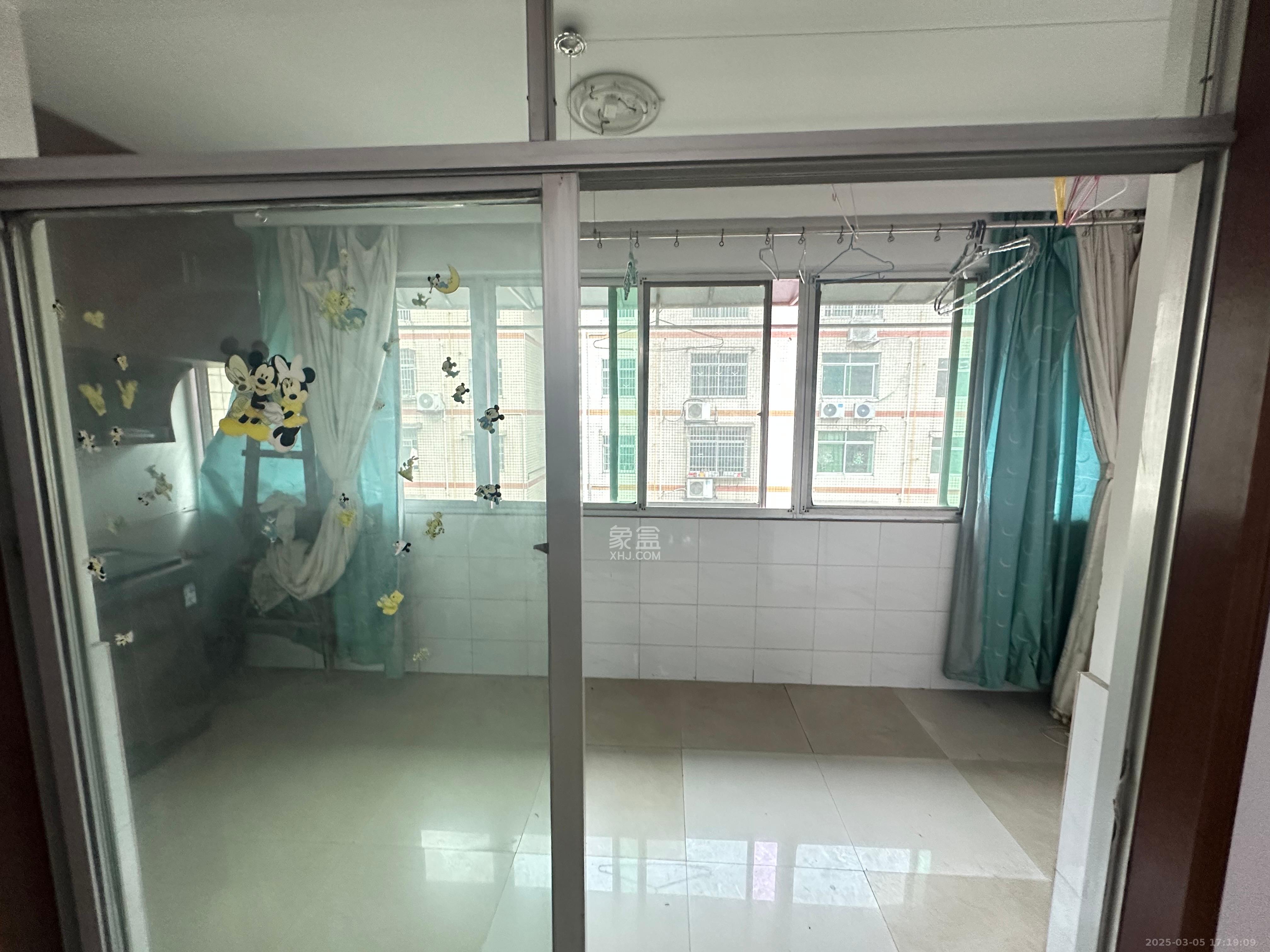 银晟花园 3室2厅2卫 2300.0元/月 银晟花园 3室2厅2卫 2300.0元/月室内图