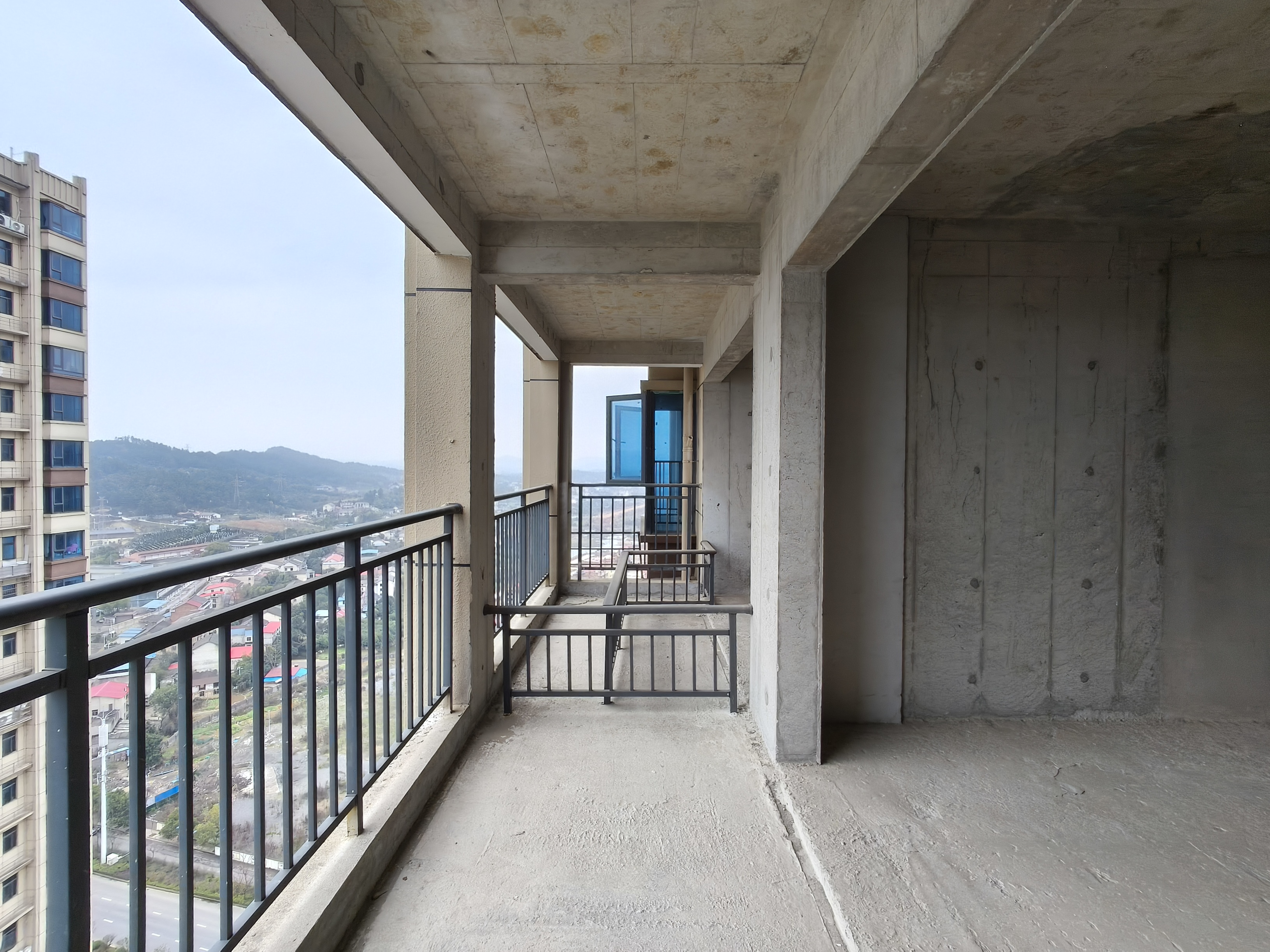 中甸.上河郡 3室2厅2卫 68.8万 中甸.上河郡 3室2厅2卫 68.8万阳台