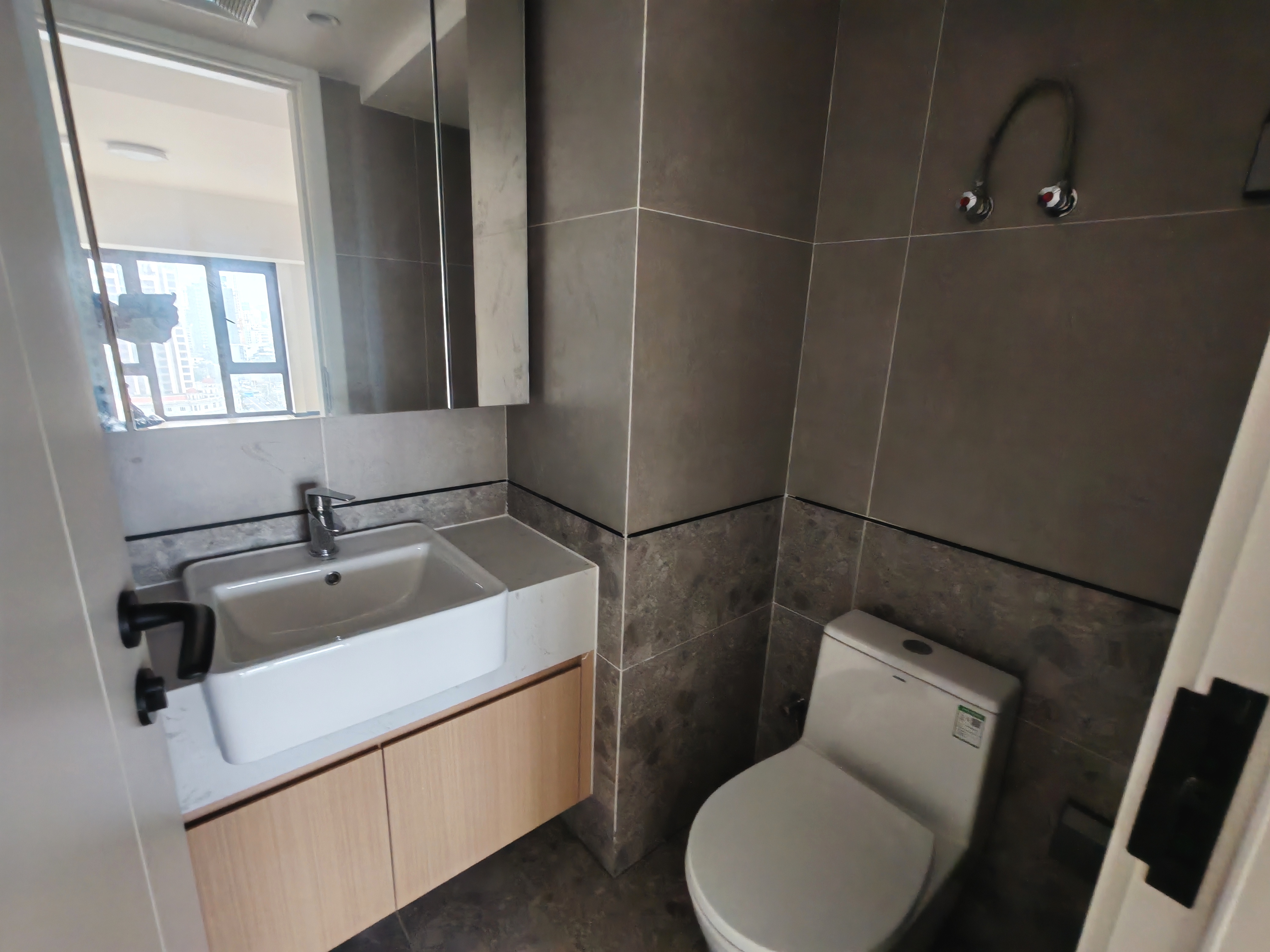 海航豪庭南苑 1室1厅2卫 69.0万 海航豪庭南苑 1室1厅2卫 69.0万客厅