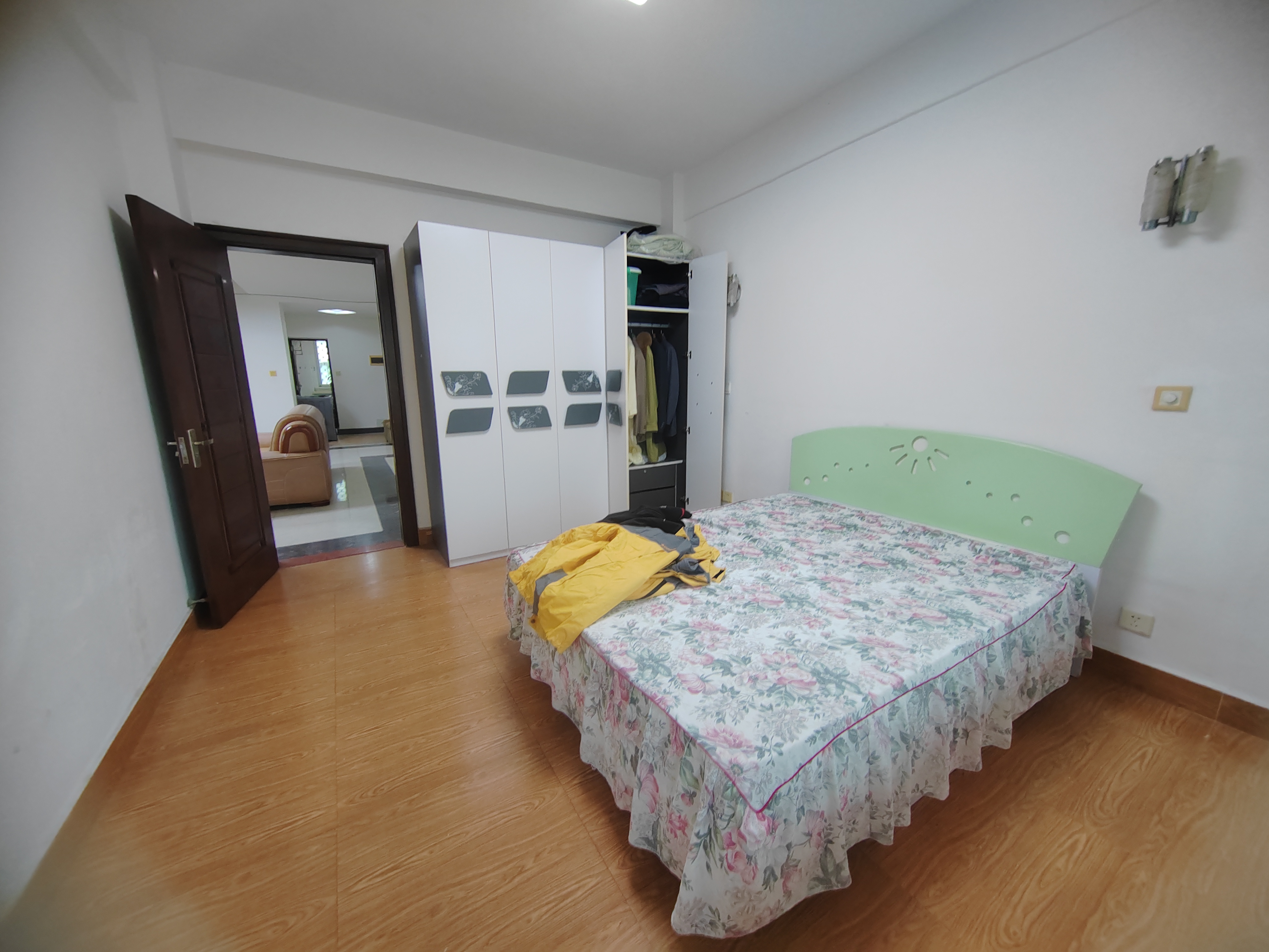 顺发新村 4室2厅2卫 3500.0元/月 顺发新村 4室2厅2卫 3500.0元/月室内图