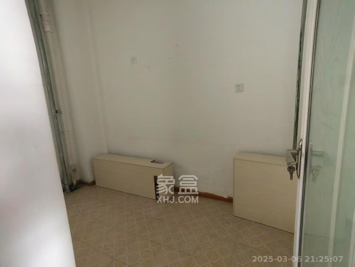 钰龙天下一期  4室2厅2卫   4200.00元/月室内图
