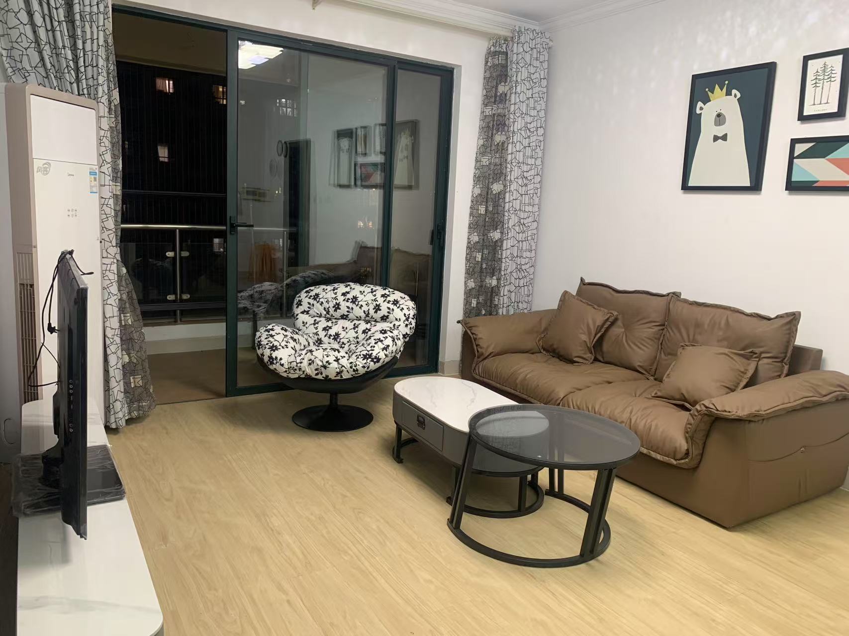 海阔天空-国瑞城一期(名仕苑) 2室2厅1卫 180.0万 海阔天空-国瑞城一期(名仕苑) 2室2厅1卫 180.0万客厅