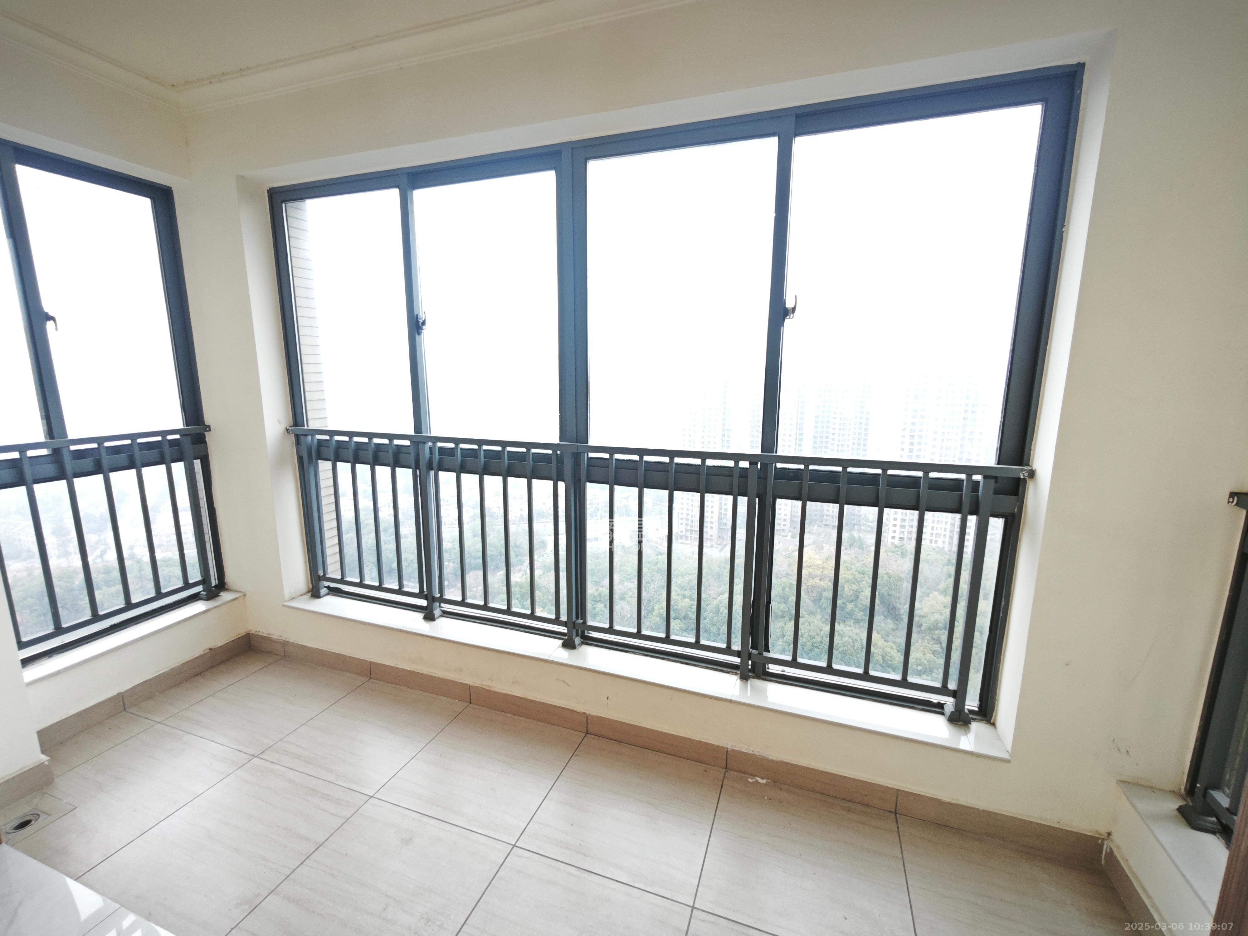 碧桂园南城首府(东宸林海) 4室2厅2卫 2500.0元/月 碧桂园南城首府(东宸林海) 4室2厅2卫 2500.0元/月室内图