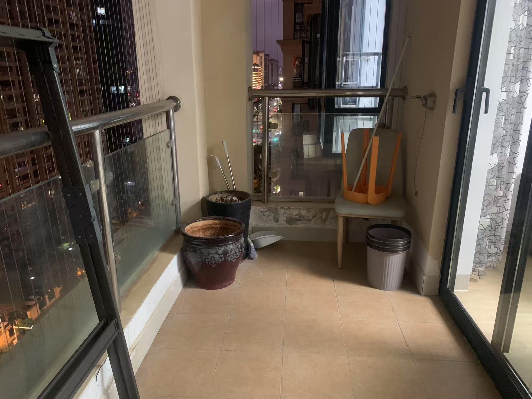 海阔天空-国瑞城一期(名仕苑) 2室2厅1卫 180.0万 海阔天空-国瑞城一期(名仕苑) 2室2厅1卫 180.0万客厅