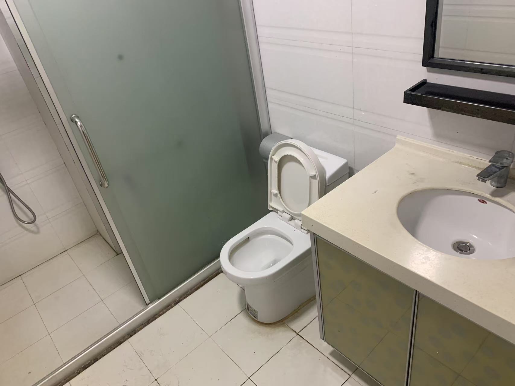 海阔天空-国瑞城一期(名仕苑) 2室2厅1卫 180.0万 海阔天空-国瑞城一期(名仕苑) 2室2厅1卫 180.0万客厅