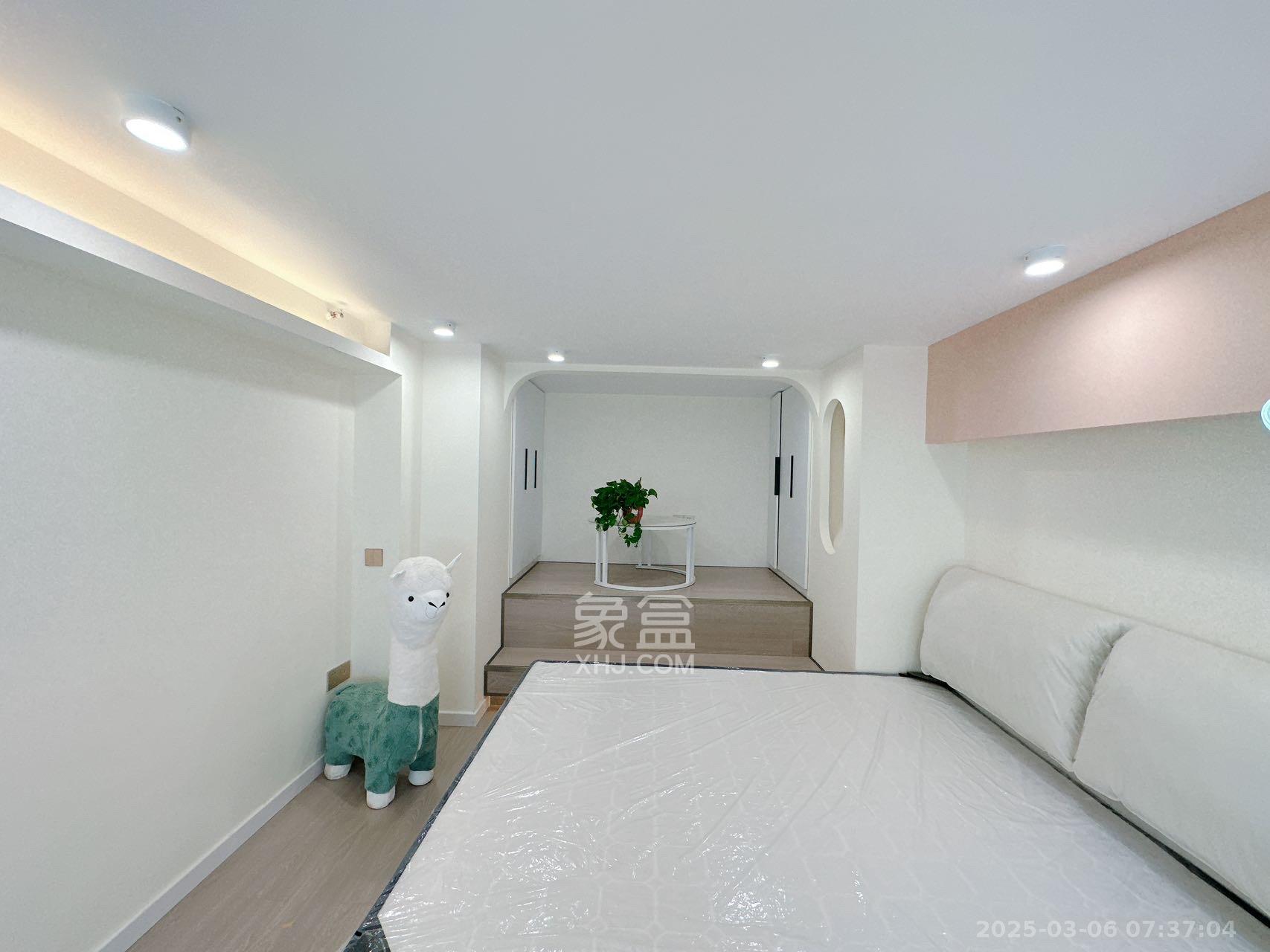 卓越中寰  1室1厅1卫    2300.0元/月室内图