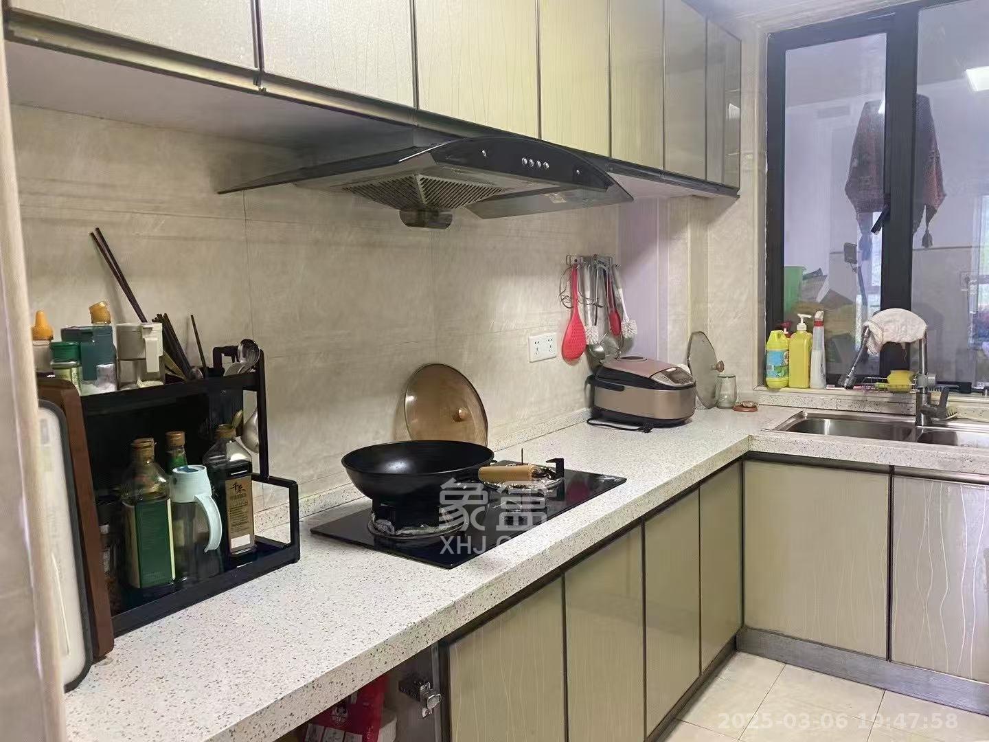 和泓梅溪四季 4室2厅1卫 2600.0元/月 和泓梅溪四季 4室2厅1卫 2600.0元/月室内图