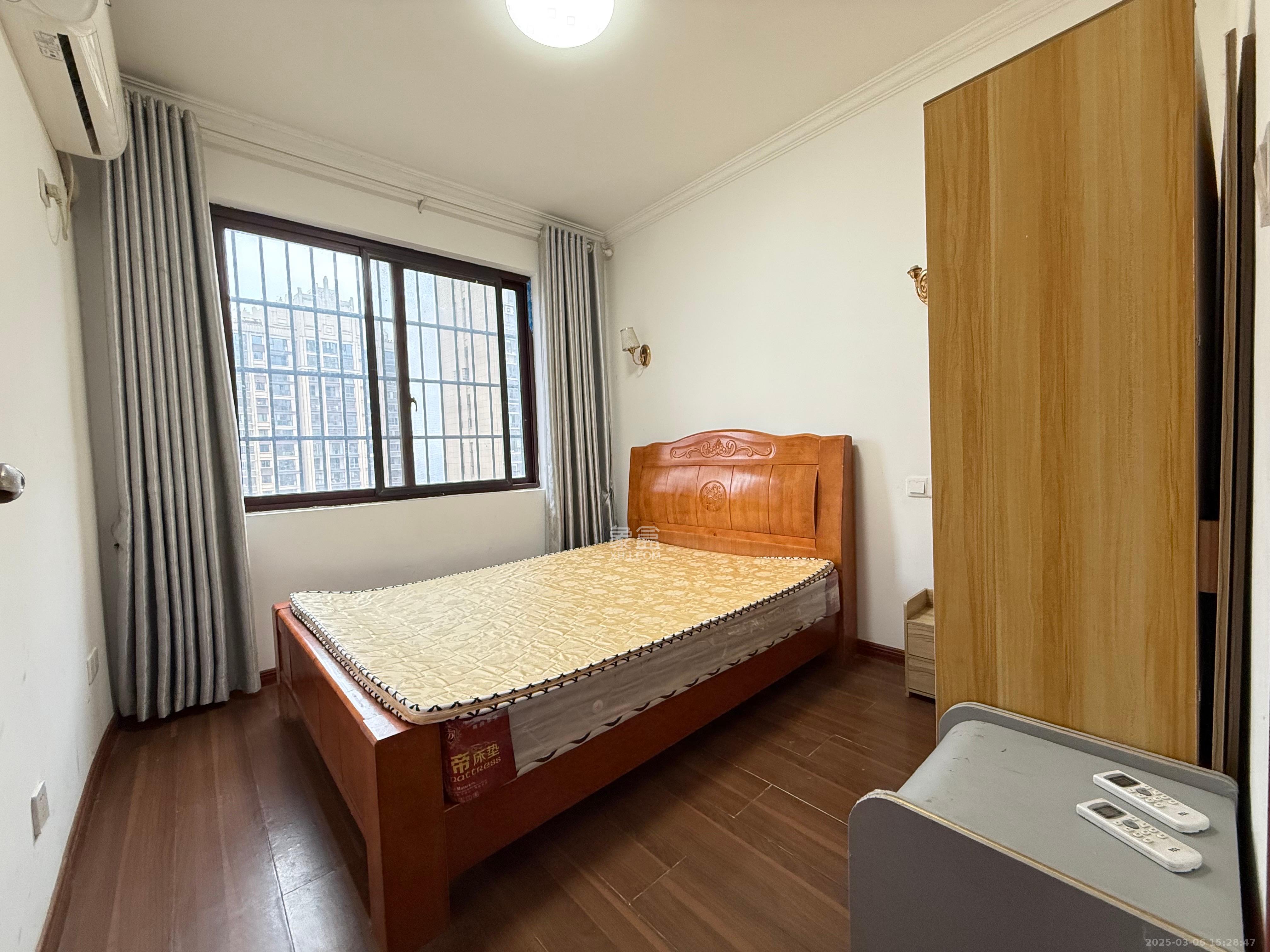 东方美地  3室2厅2卫   2600.00元/月室内图