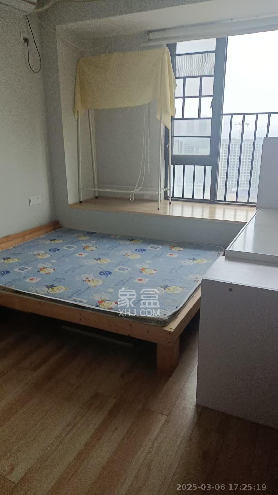华润凤凰城三期  3室2厅1卫   2400.00元/月室内图