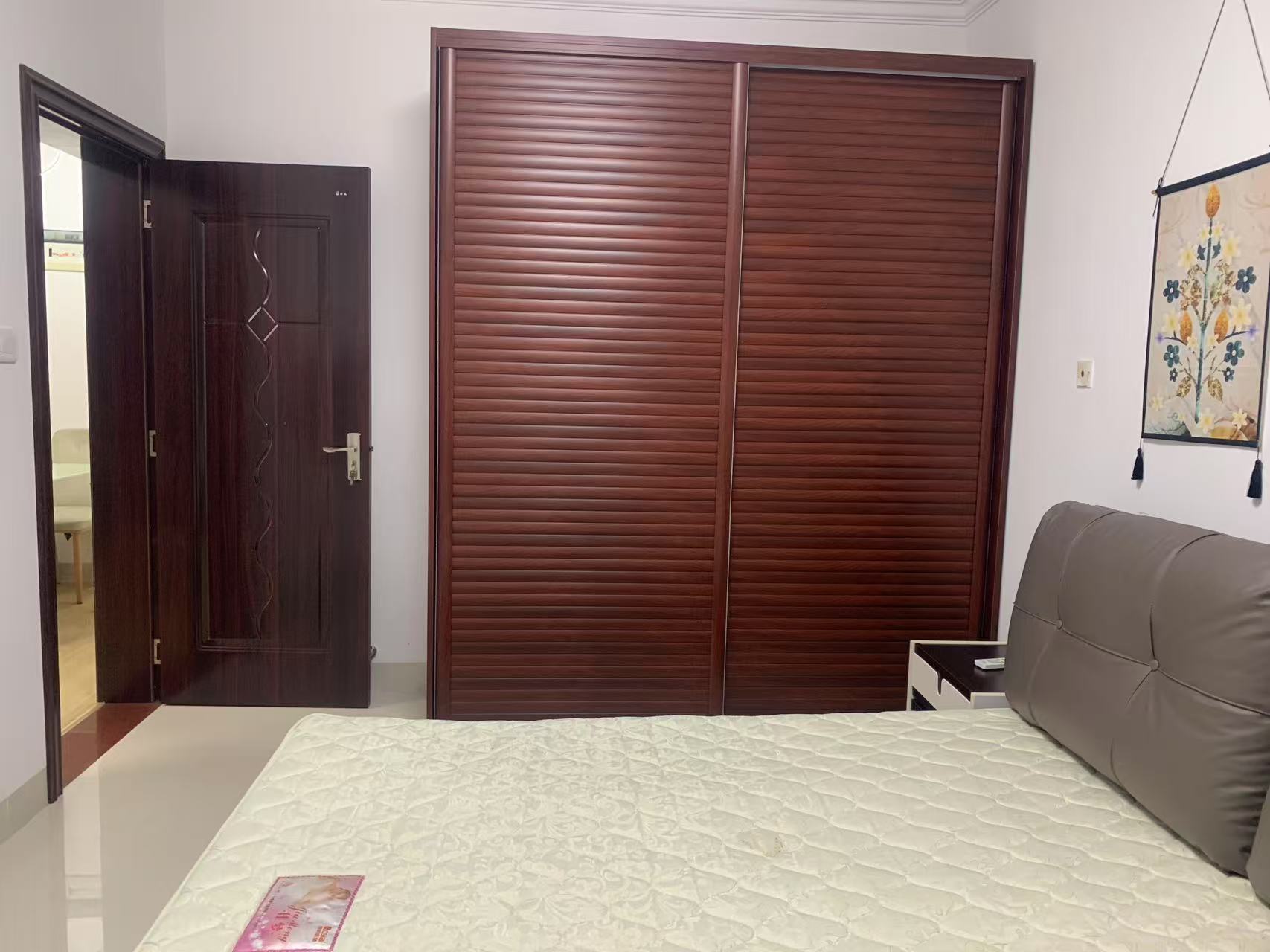 海阔天空-国瑞城一期(名仕苑) 2室2厅1卫 180.0万 海阔天空-国瑞城一期(名仕苑) 2室2厅1卫 180.0万客厅