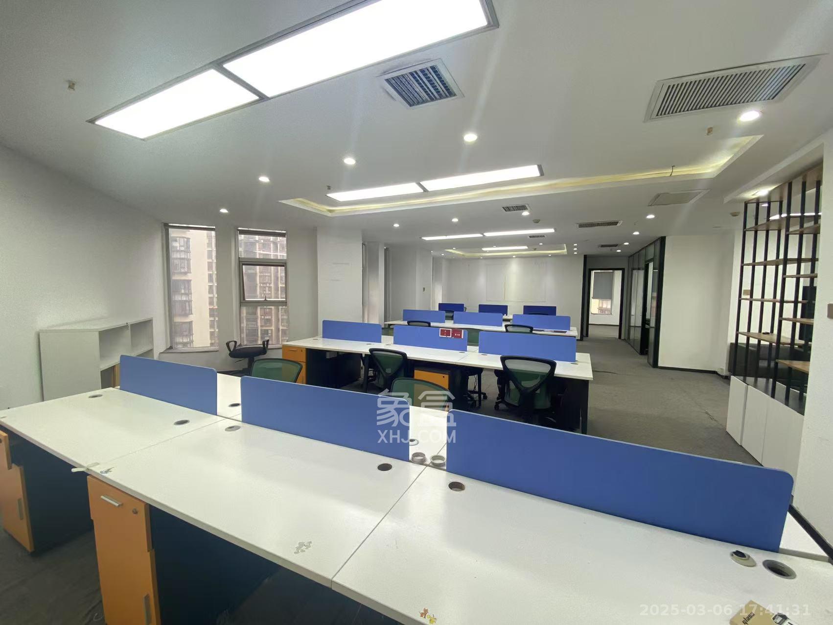 高信向日葵 3室2厅1卫 9000.0元/月 高信向日葵 3室2厅1卫 9000.0元/月室内图