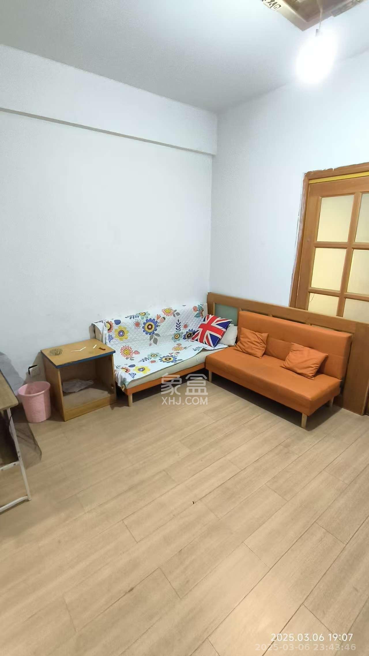 芙蓉同发  1室1厅1卫    1500.0元/月 芙蓉同发  1室1厅1卫    1500.0元/月室内图