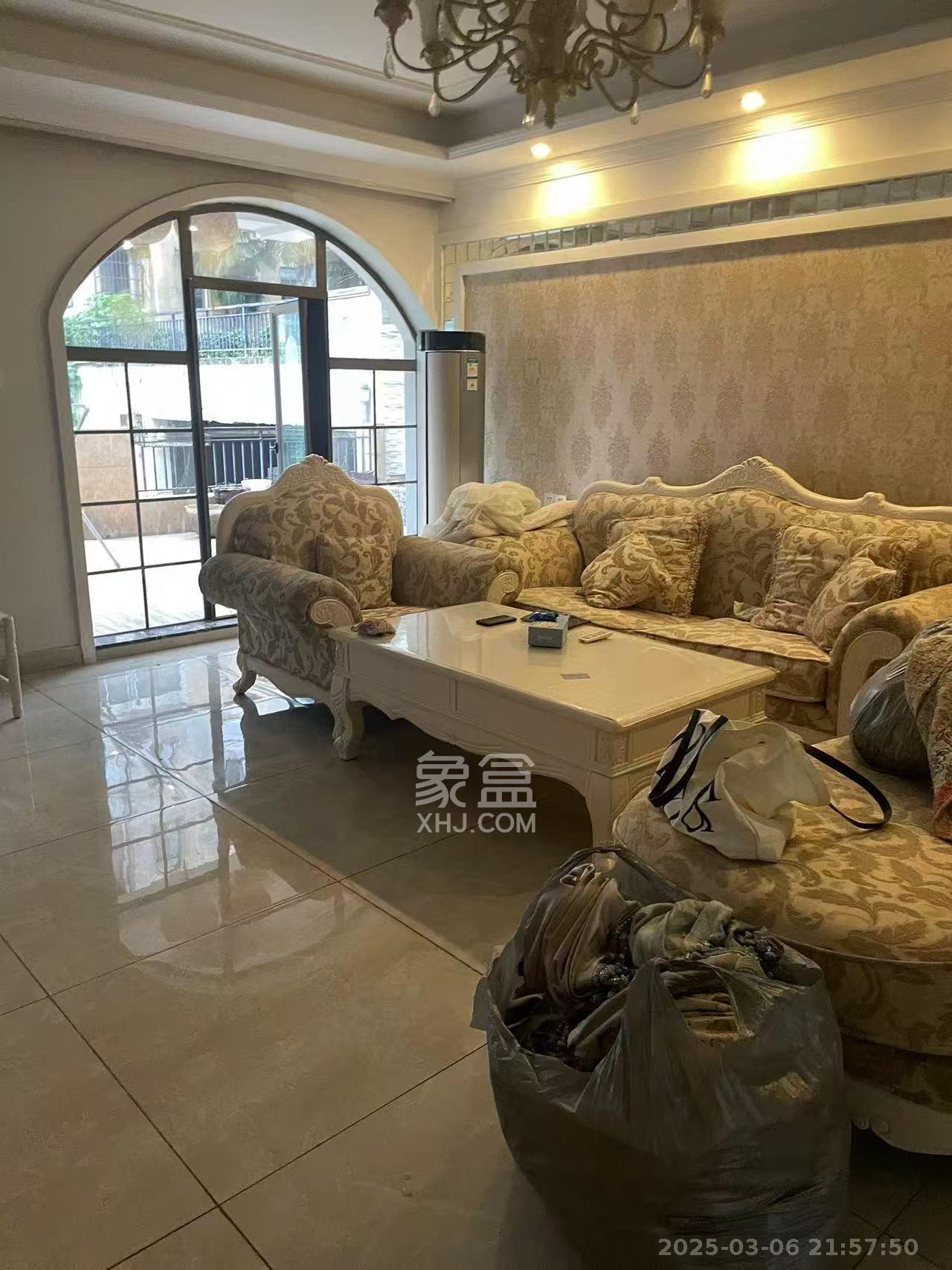 卓越蔚蓝海岸二期 4室2厅2卫 4000.0元/月 卓越蔚蓝海岸二期 4室2厅2卫 4000.0元/月室内图