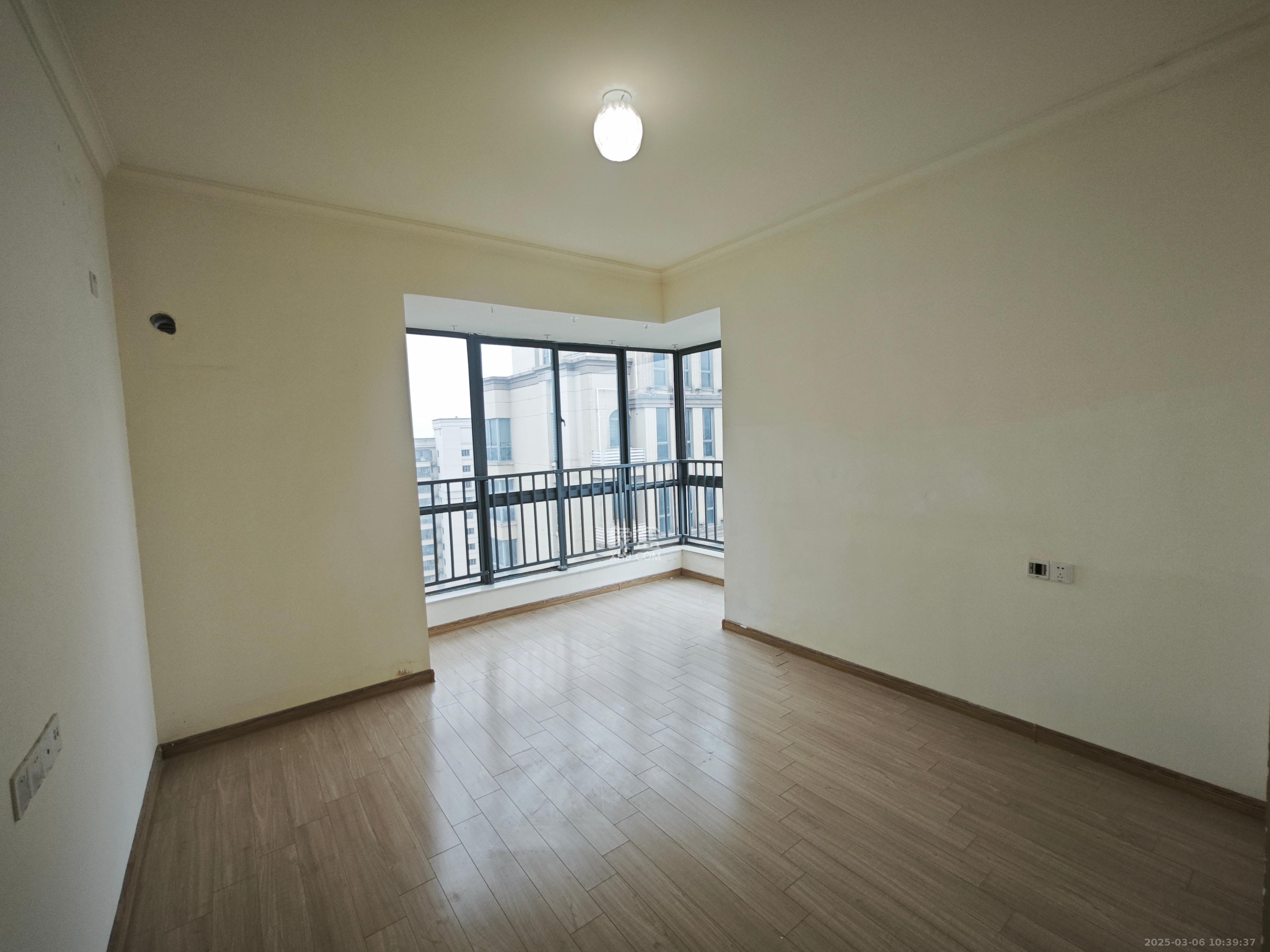 碧桂园南城首府(东宸林海) 4室2厅2卫 2500.0元/月 碧桂园南城首府(东宸林海) 4室2厅2卫 2500.0元/月室内图