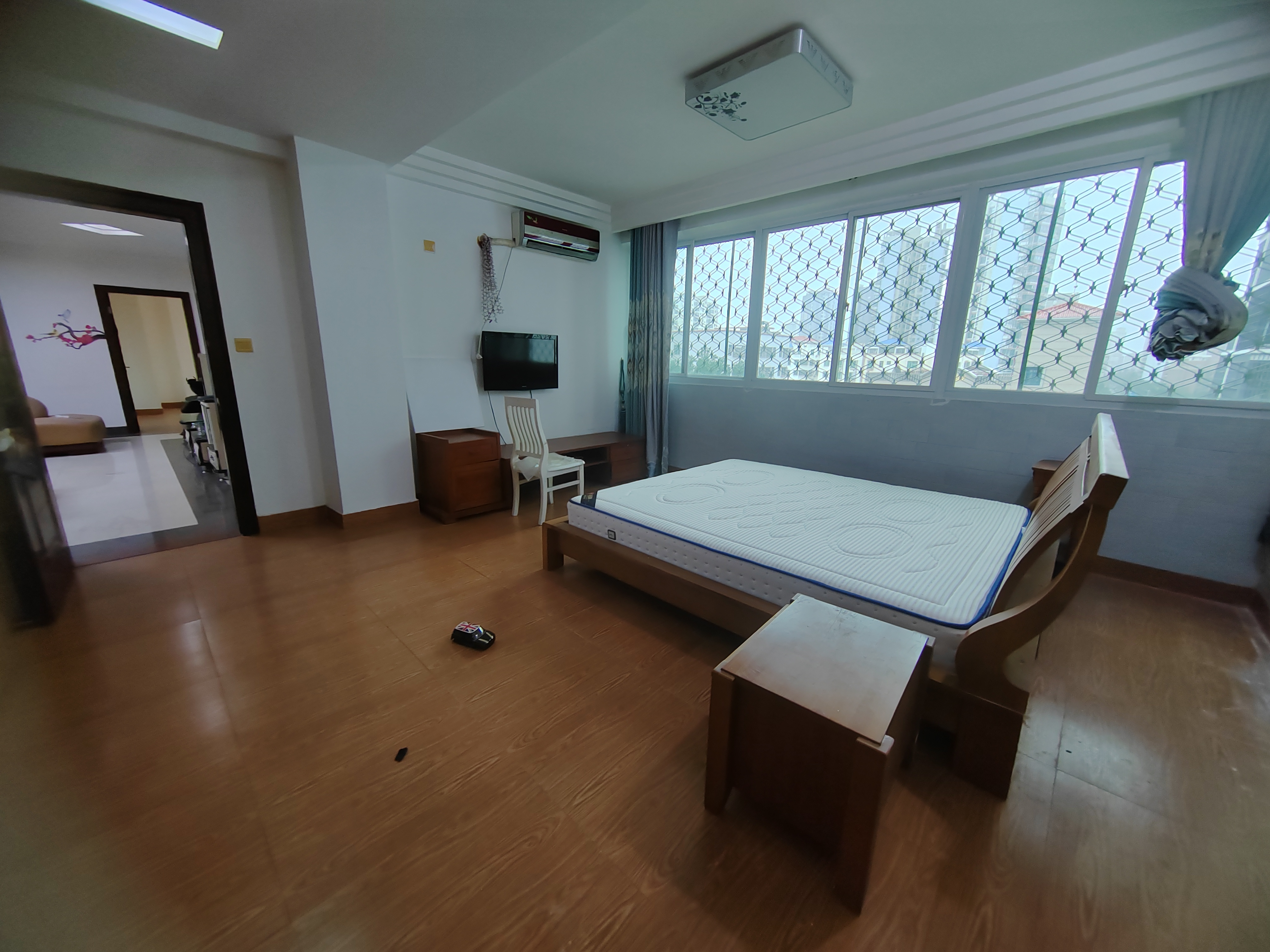 顺发新村 4室2厅2卫 3500.0元/月 顺发新村 4室2厅2卫 3500.0元/月室内图