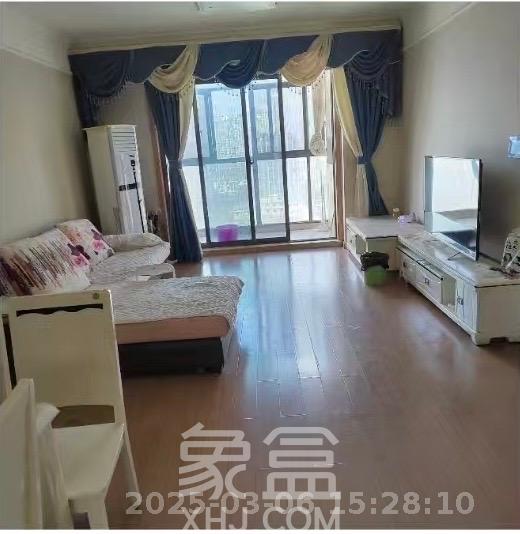 麓谷小镇  4室2厅1卫   3500.00元/月