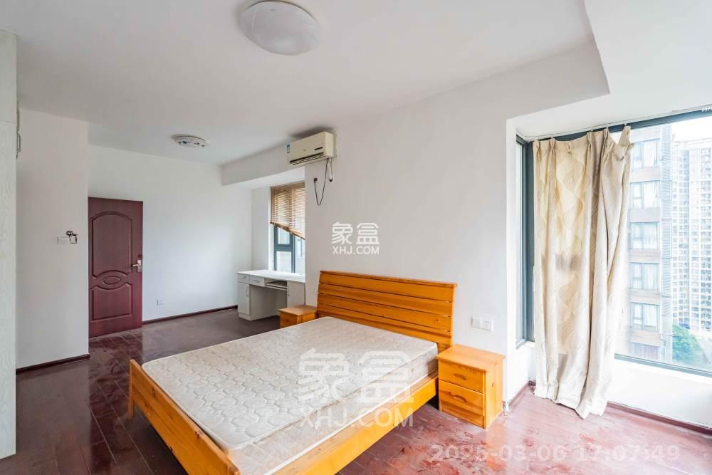 藏珑湖上国际花园 2室2厅1卫 2500.0元/月 藏珑湖上国际花园 2室2厅1卫 2500.0元/月室内图