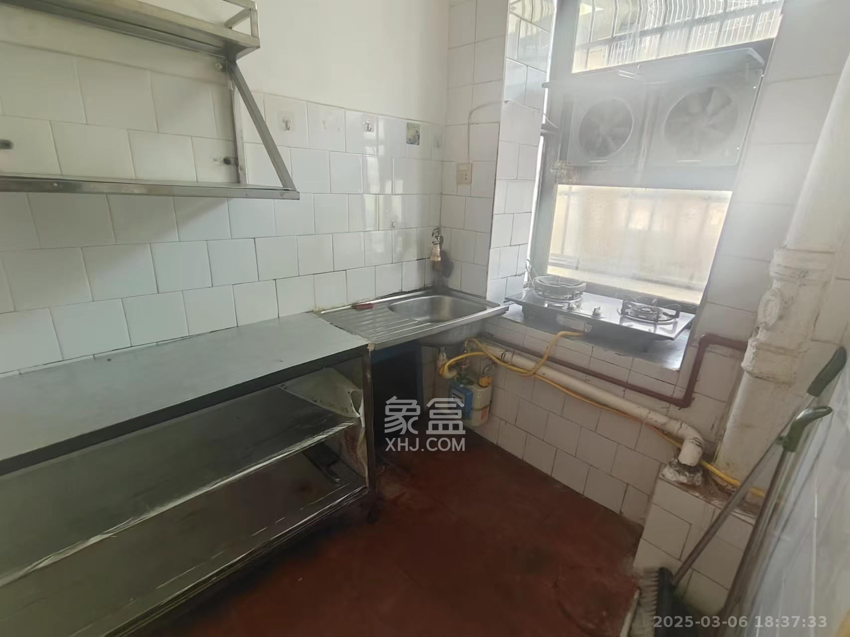 下碧湘街小区 2室1厅1卫 1500.0元/月 下碧湘街小区 2室1厅1卫 1500.0元/月室内图