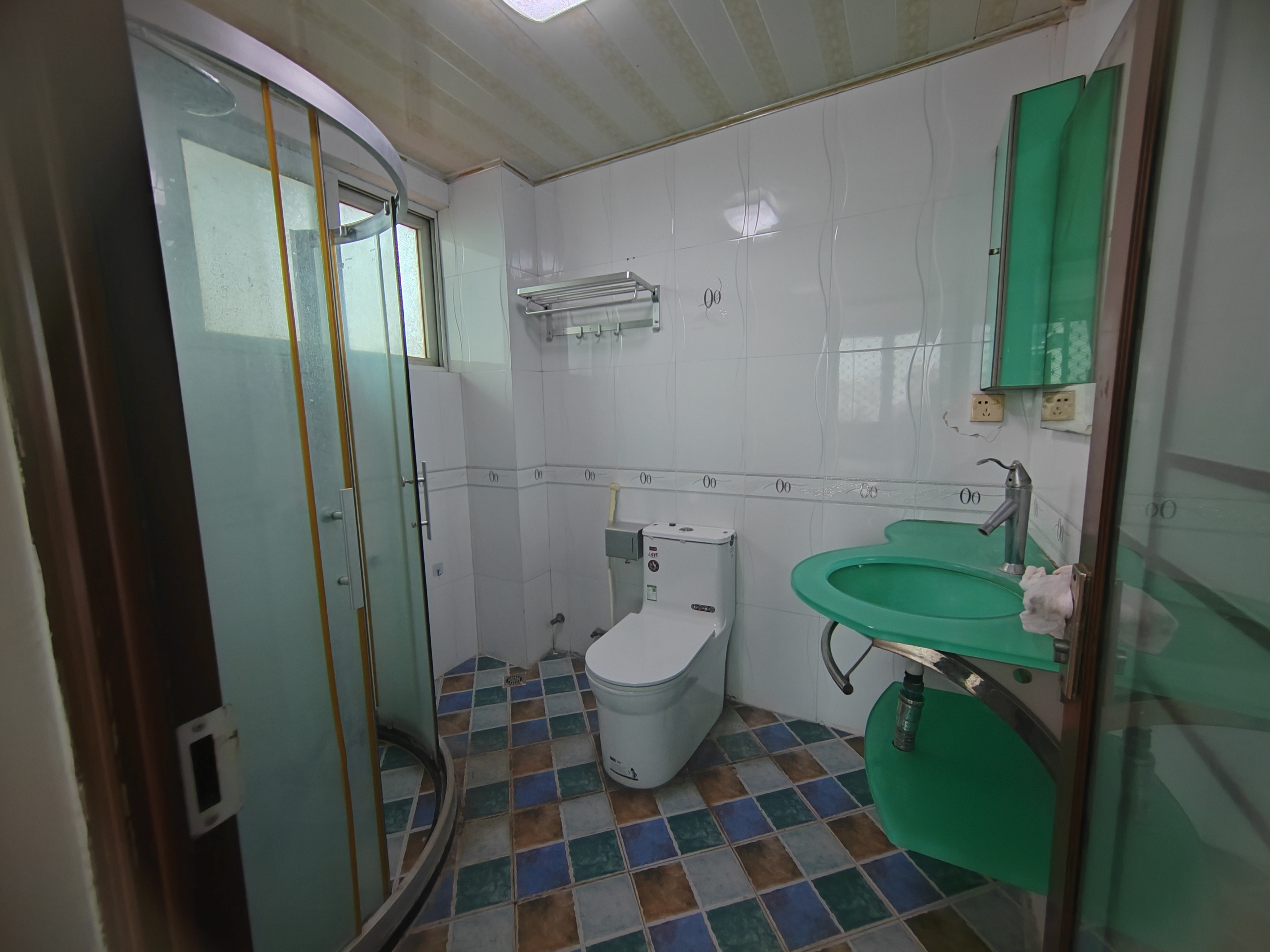 顺发新村 4室2厅2卫 3500.0元/月 顺发新村 4室2厅2卫 3500.0元/月室内图