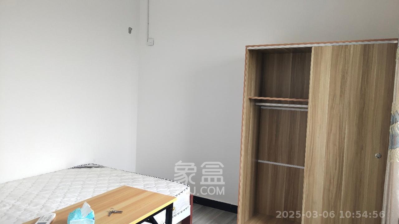 卓越蔚蓝城邦  3室1厅1卫   2100.00元/月室内图