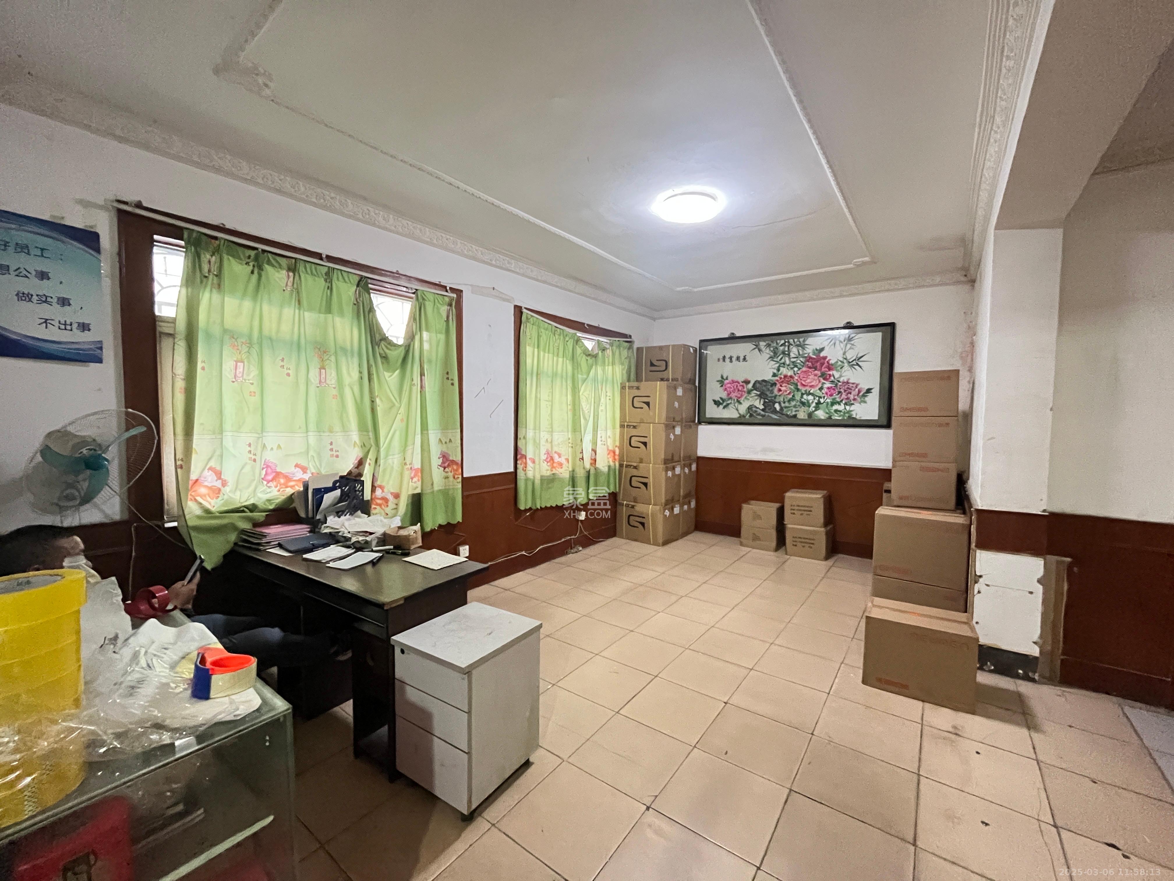 天心大院宿舍  3室2厅1卫    2500.0元/月 天心大院宿舍  3室2厅1卫    2500.0元/月