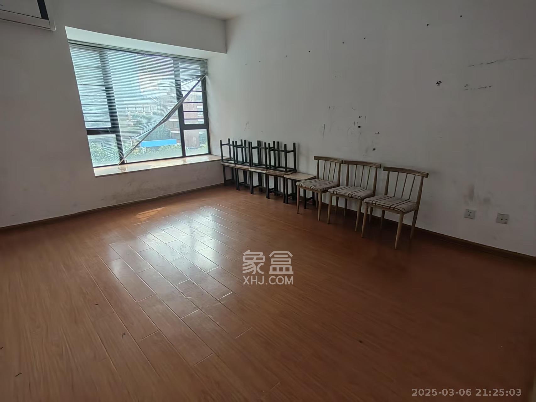 钰龙天下一期  4室2厅2卫   4200.00元/月室内图