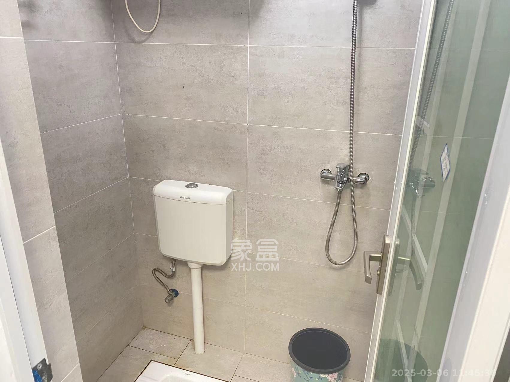 新世界广场  1室1厅1卫   1500.00元/月室内图