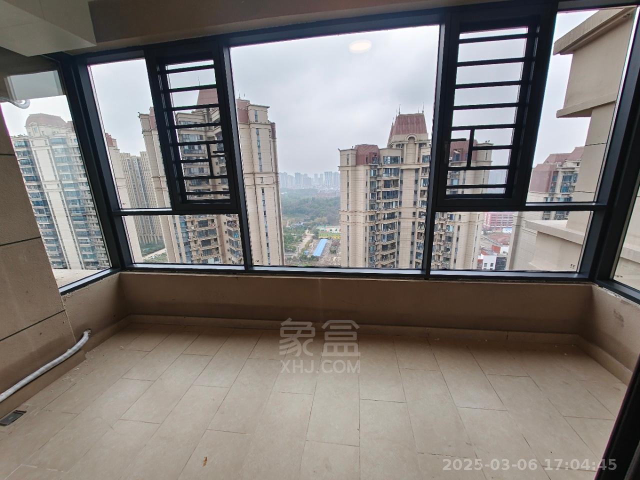 恒大华府 4室1厅2卫 2600.0元/月 恒大华府 4室1厅2卫 2600.0元/月室内图