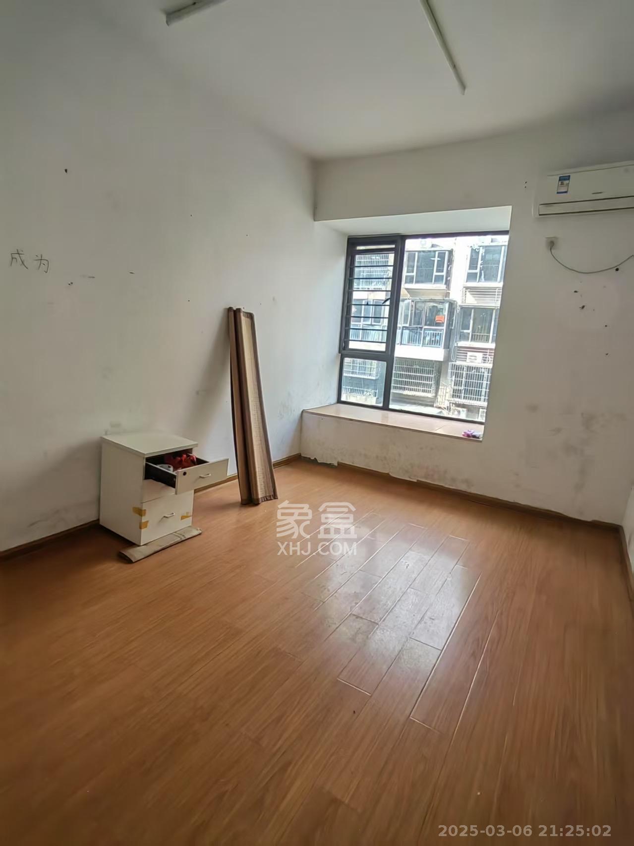 钰龙天下一期  4室2厅2卫   4200.00元/月室内图