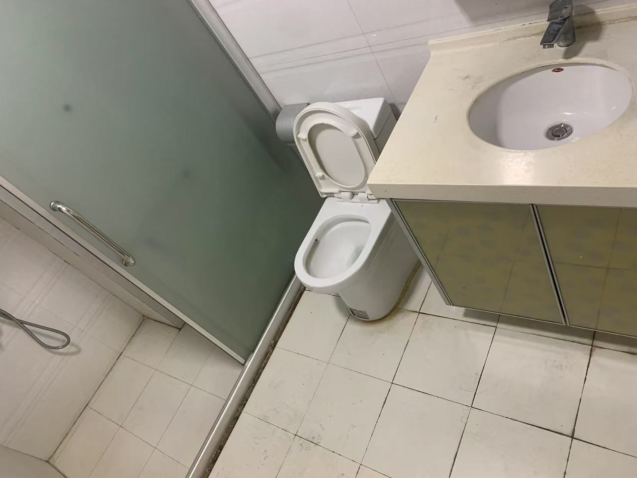 海阔天空-国瑞城一期(名仕苑) 2室2厅1卫 180.0万 海阔天空-国瑞城一期(名仕苑) 2室2厅1卫 180.0万客厅