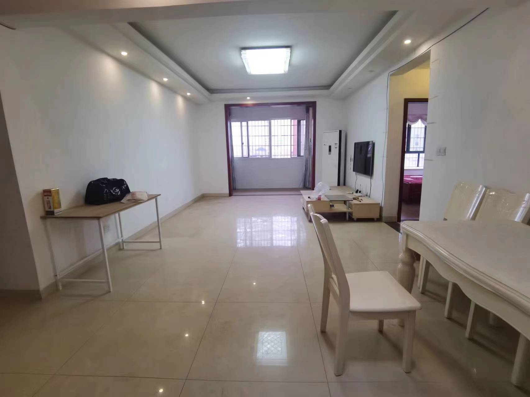 梓怡华府 3室2厅2卫 1900.0元/月 梓怡华府 3室2厅2卫 1900.0元/月室内图