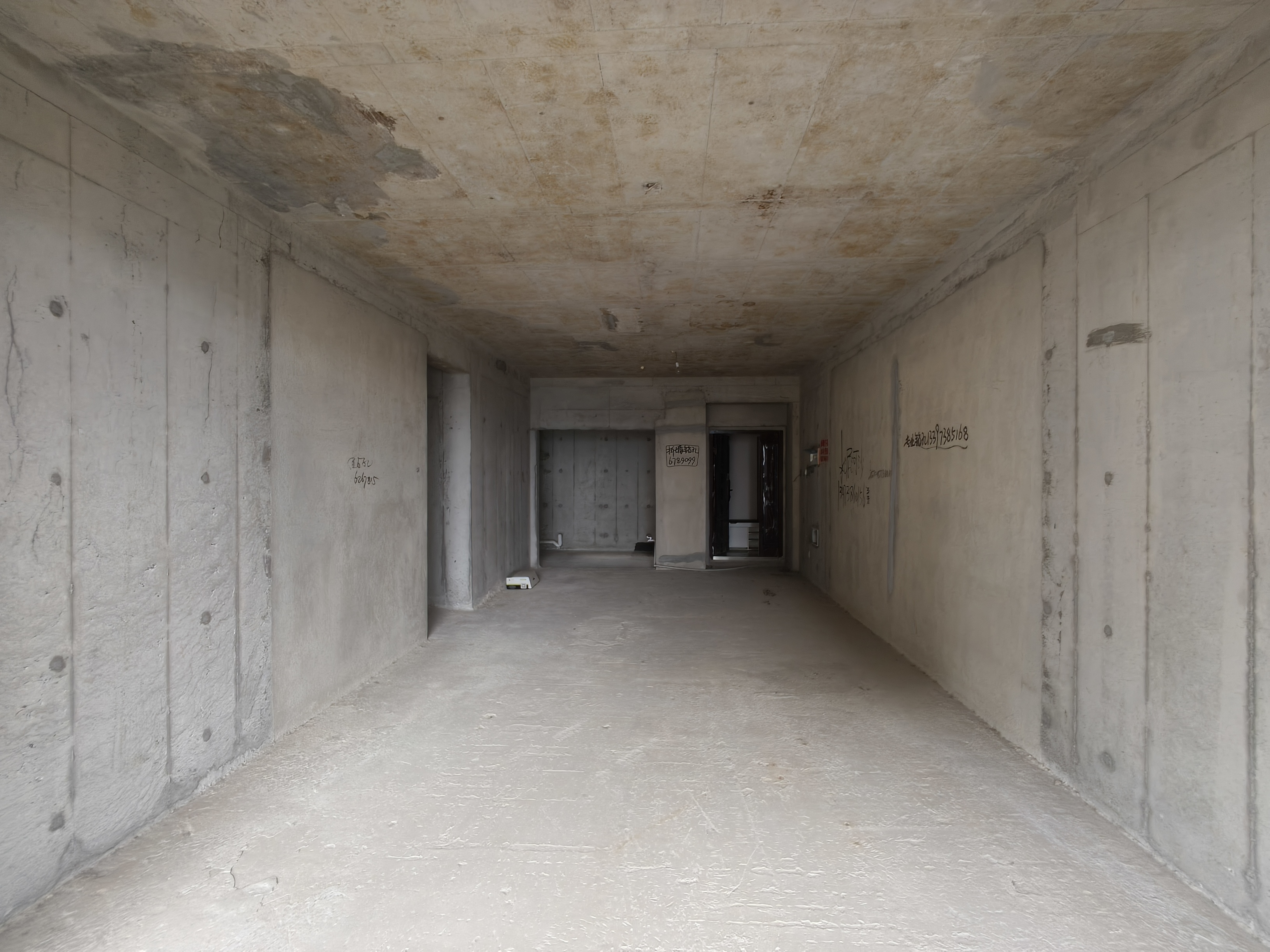 中甸.上河郡 3室2厅2卫 68.8万 中甸.上河郡 3室2厅2卫 68.8万客厅