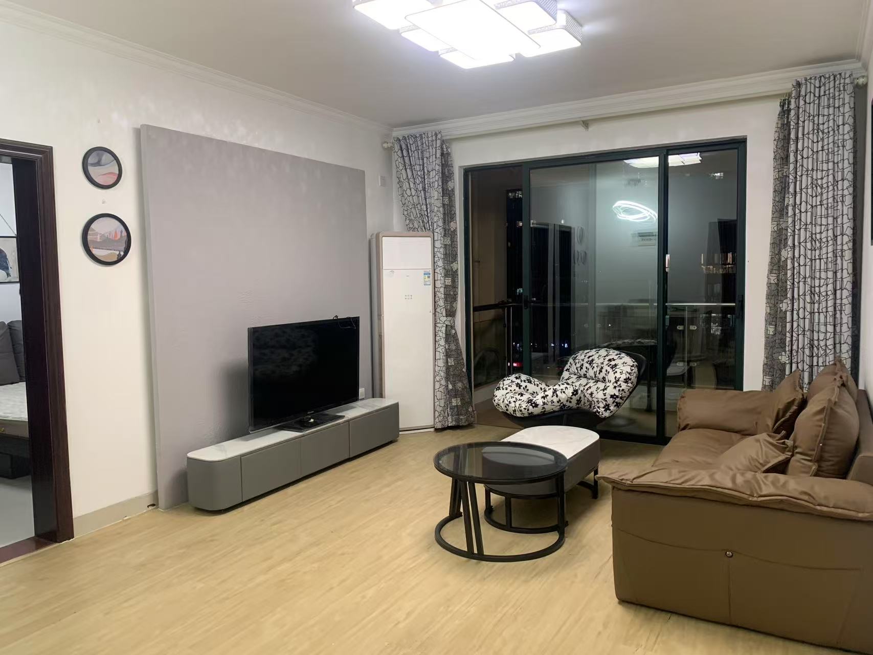 海阔天空-国瑞城一期(名仕苑) 2室2厅1卫 180.0万 海阔天空-国瑞城一期(名仕苑) 2室2厅1卫 180.0万客厅