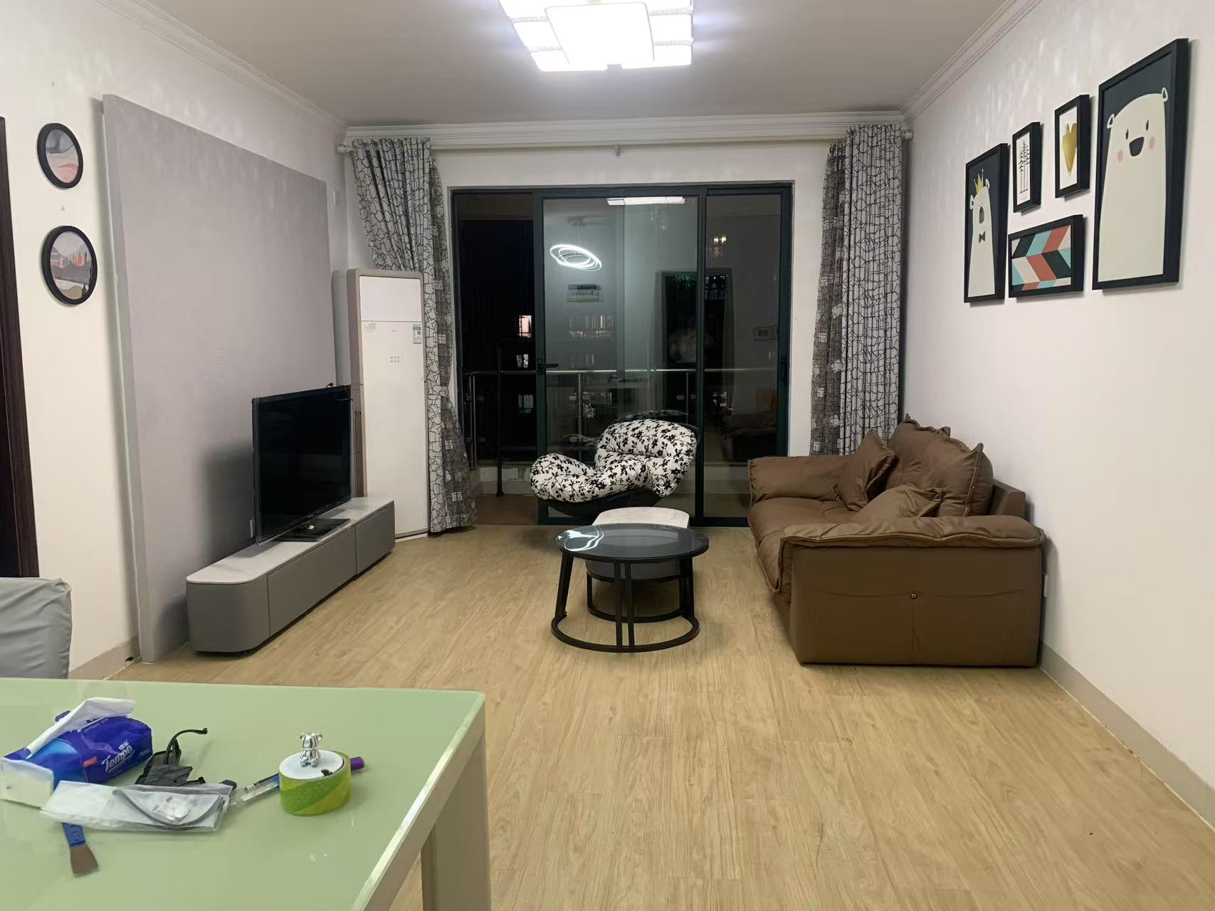 海阔天空-国瑞城一期(名仕苑) 2室2厅1卫 180.0万 海阔天空-国瑞城一期(名仕苑) 2室2厅1卫 180.0万客厅