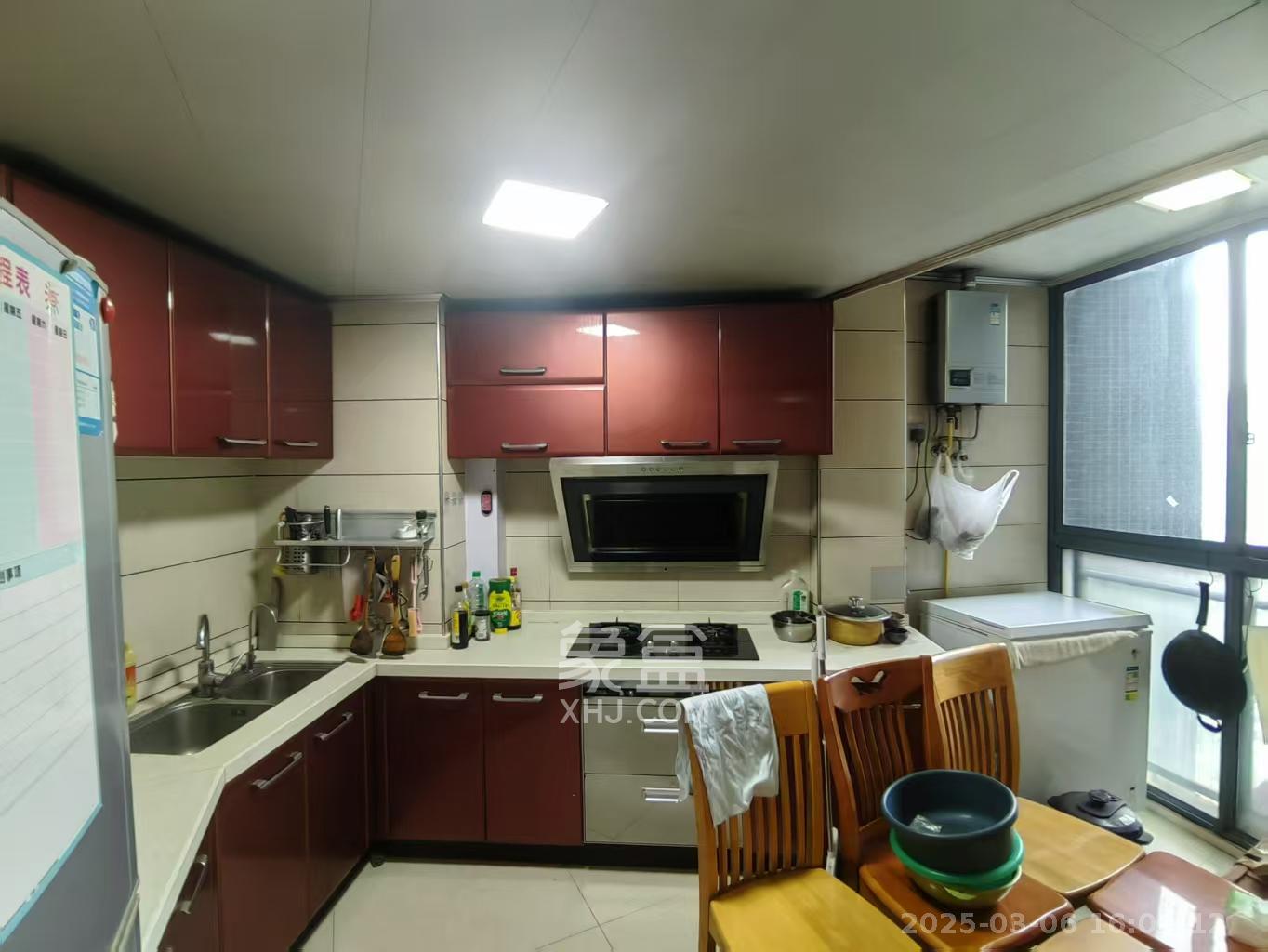 双盈卧龙湾 4室2厅2卫 2300.0元/月 双盈卧龙湾 4室2厅2卫 2300.0元/月室内图