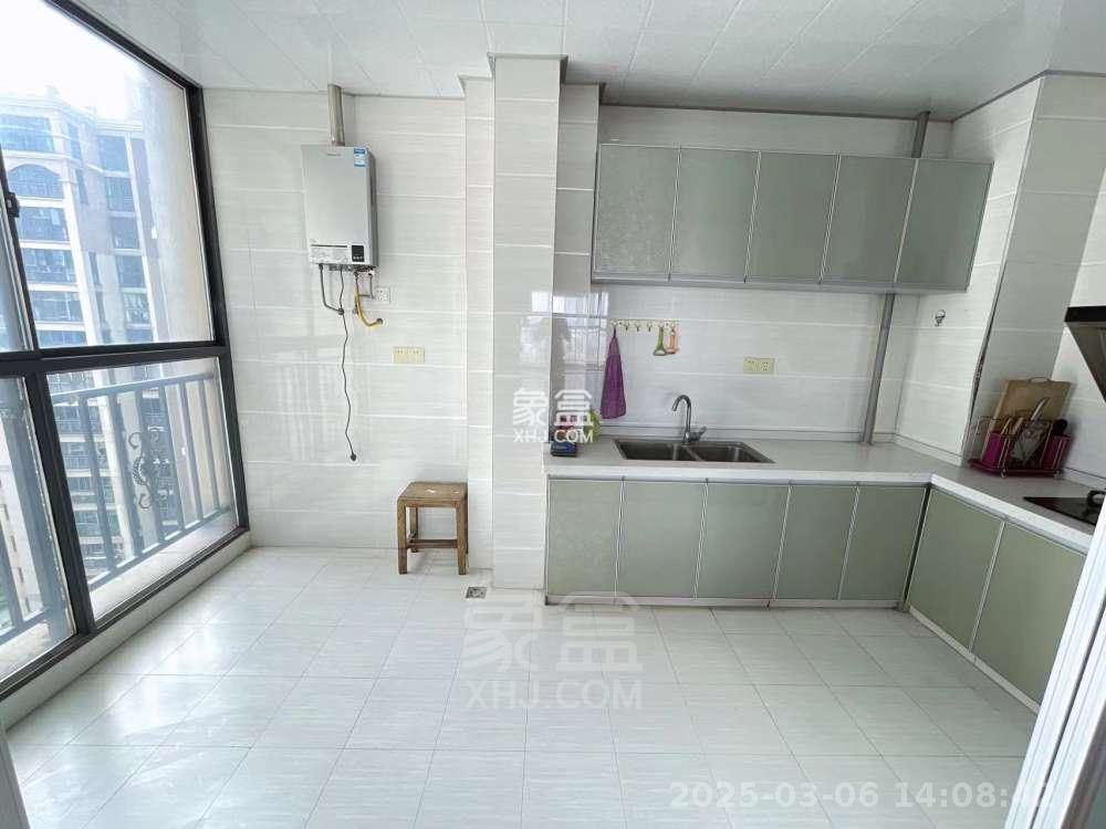 华晨御园  3室2厅2卫   2200.00元/月室内图