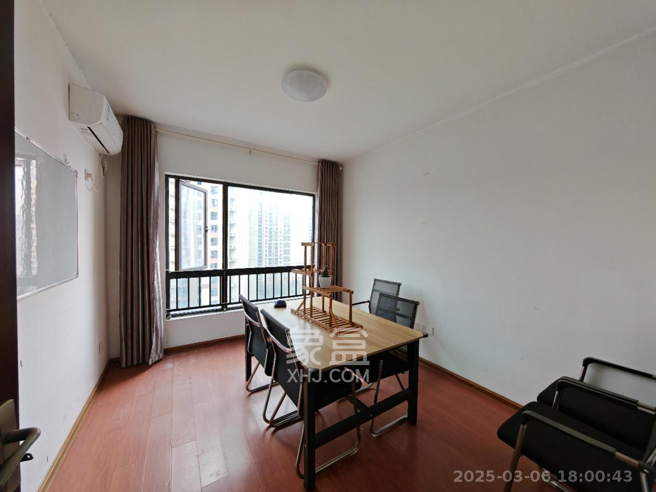 达美D6区  4室2厅2卫   3500.00元/月室内图
