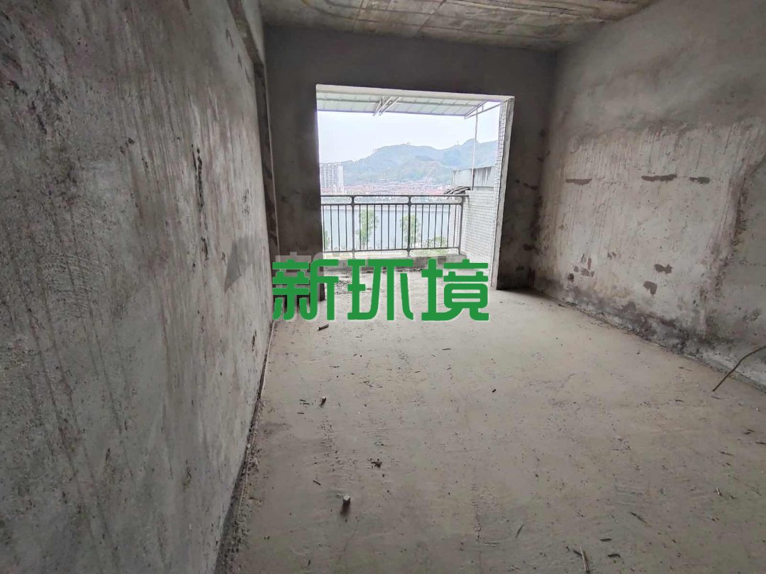 东岳新外滩  6室3厅3卫    235.0万 东岳新外滩  6室3厅3卫    235.0万客厅